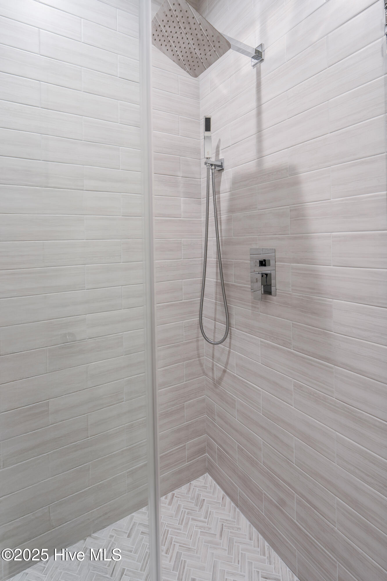 100549058 | Photo 41