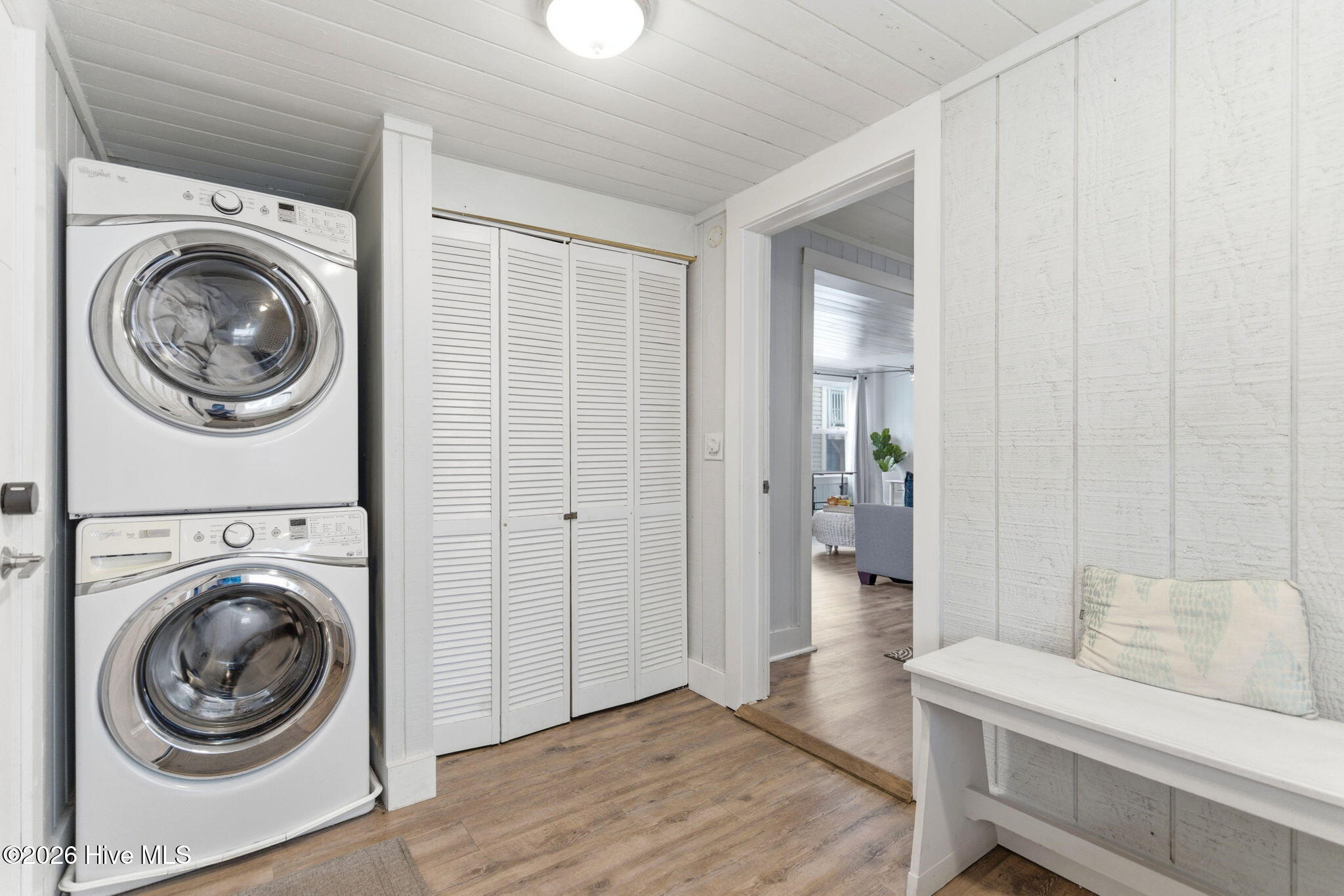 100577695 | Photo 51