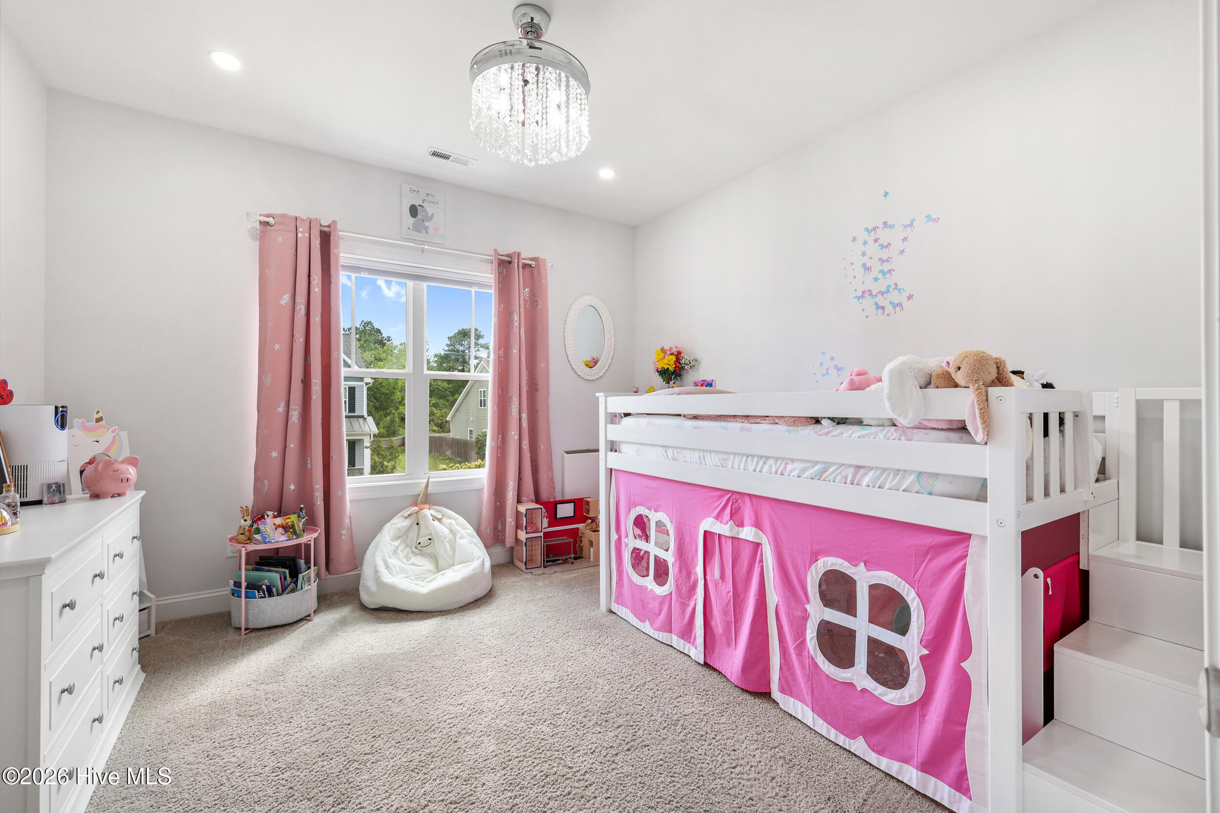 100569219 | Photo 32