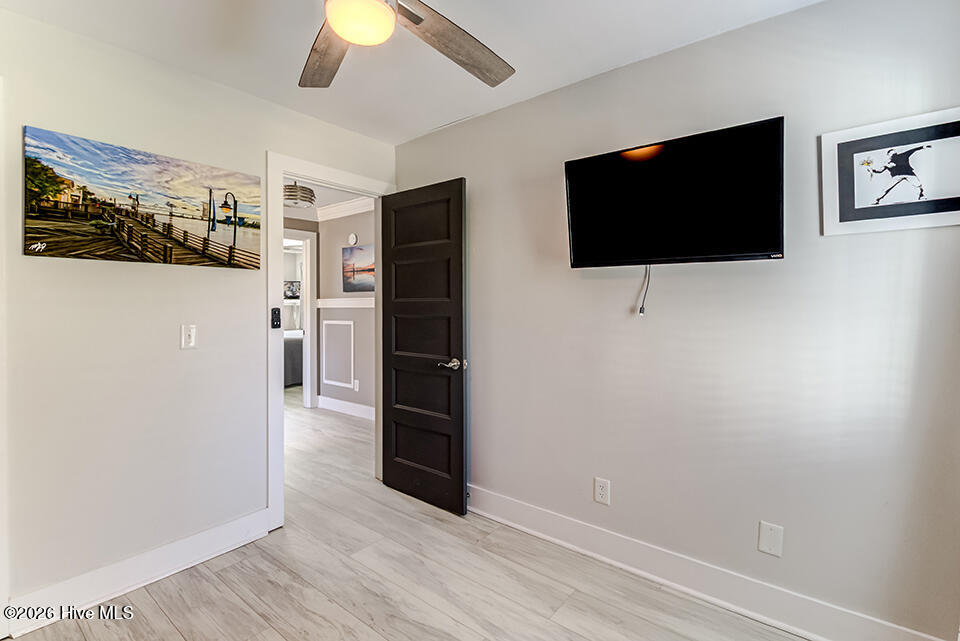 100557542 | Photo 30