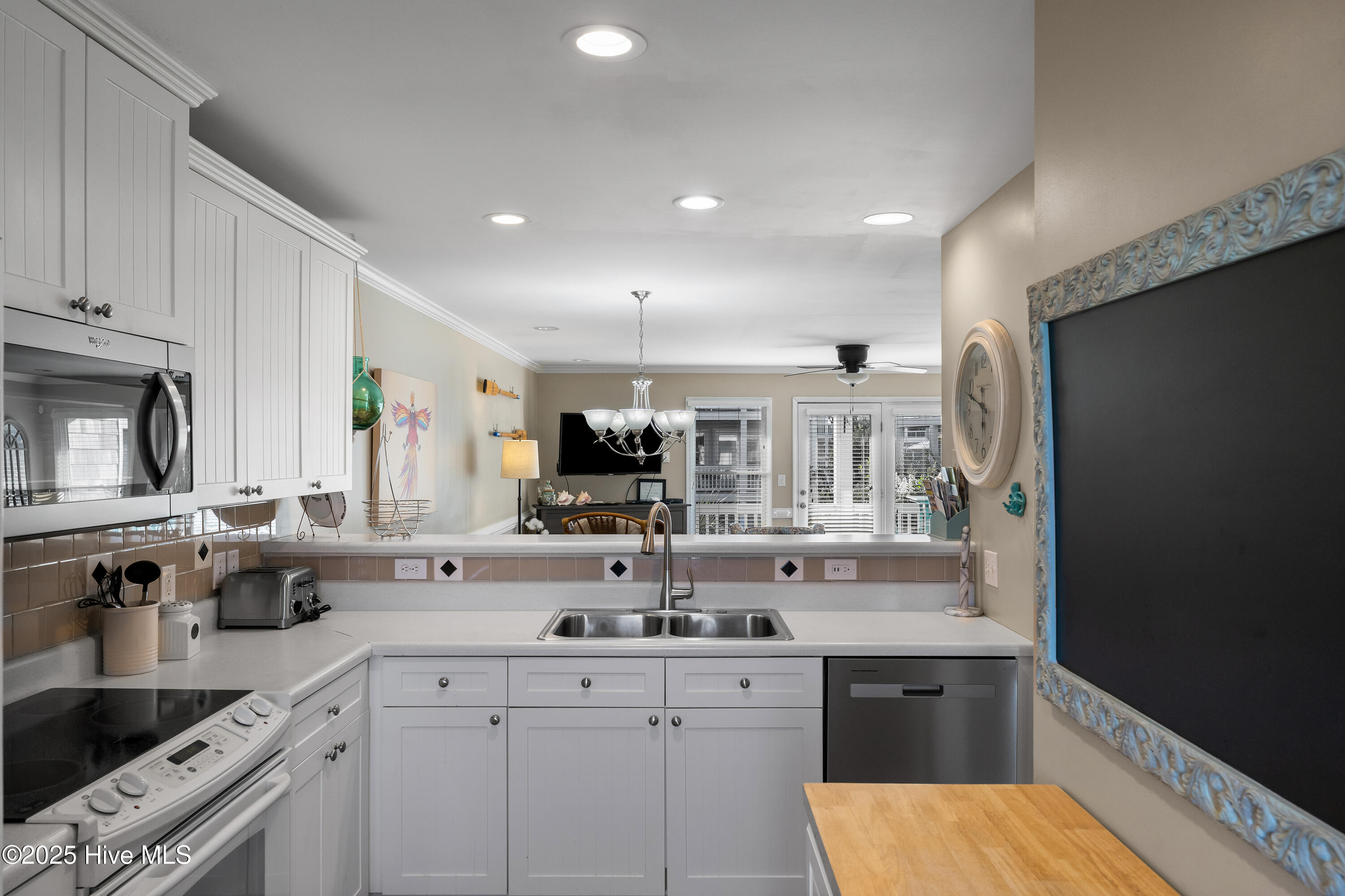 100532261 | Photo 27