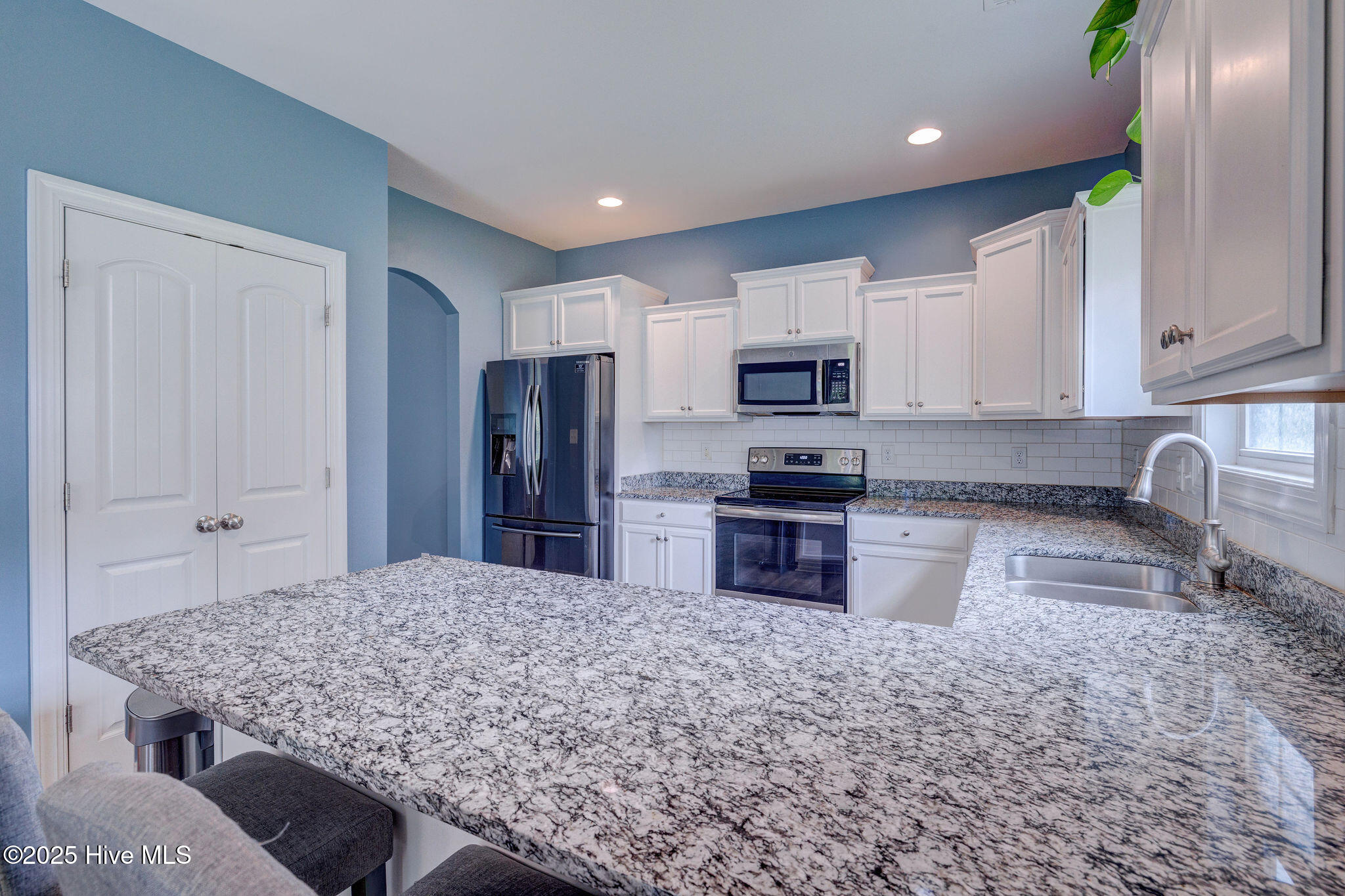 100522244 | Photo 15