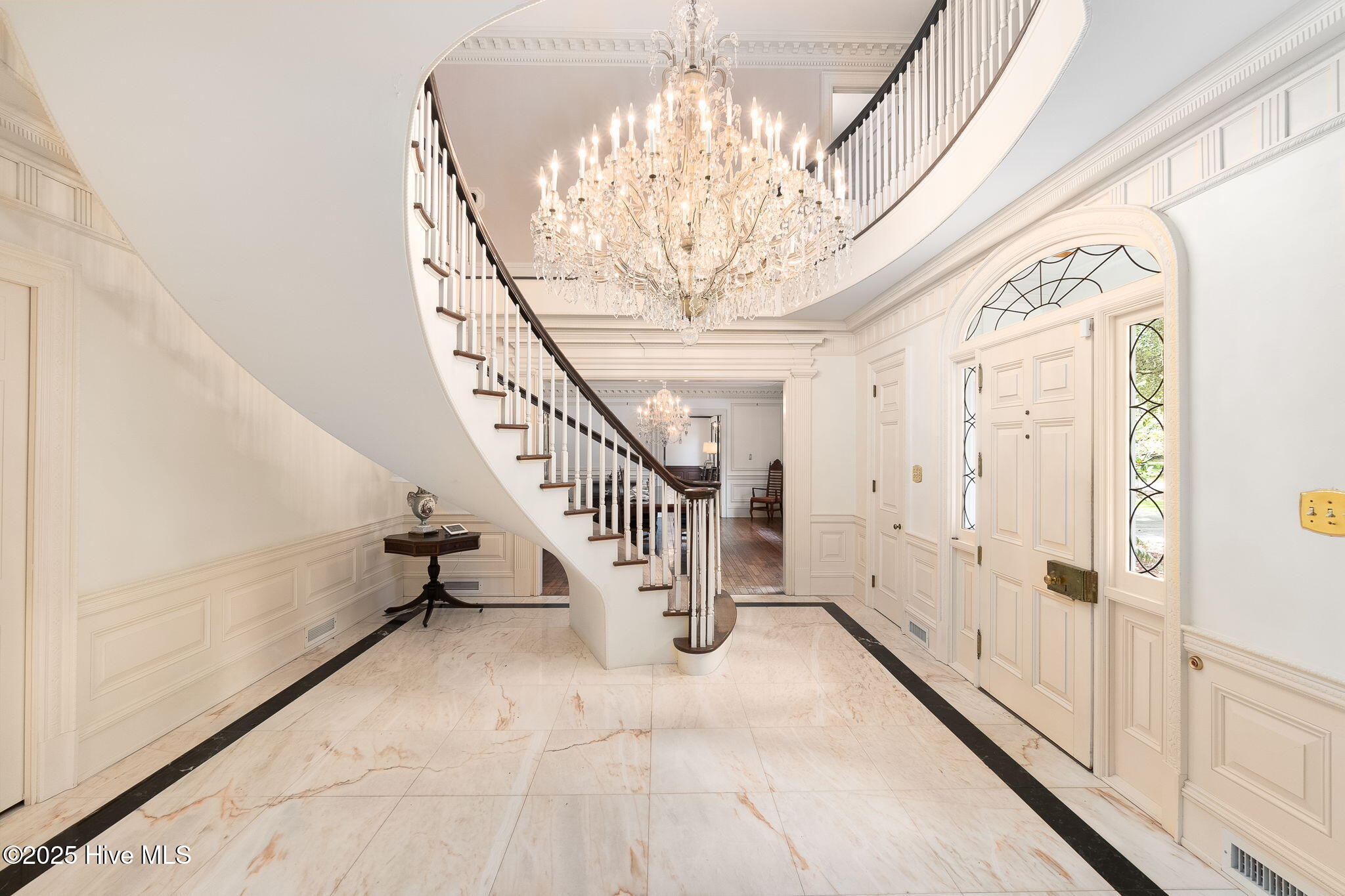 100528330 | Photo 21