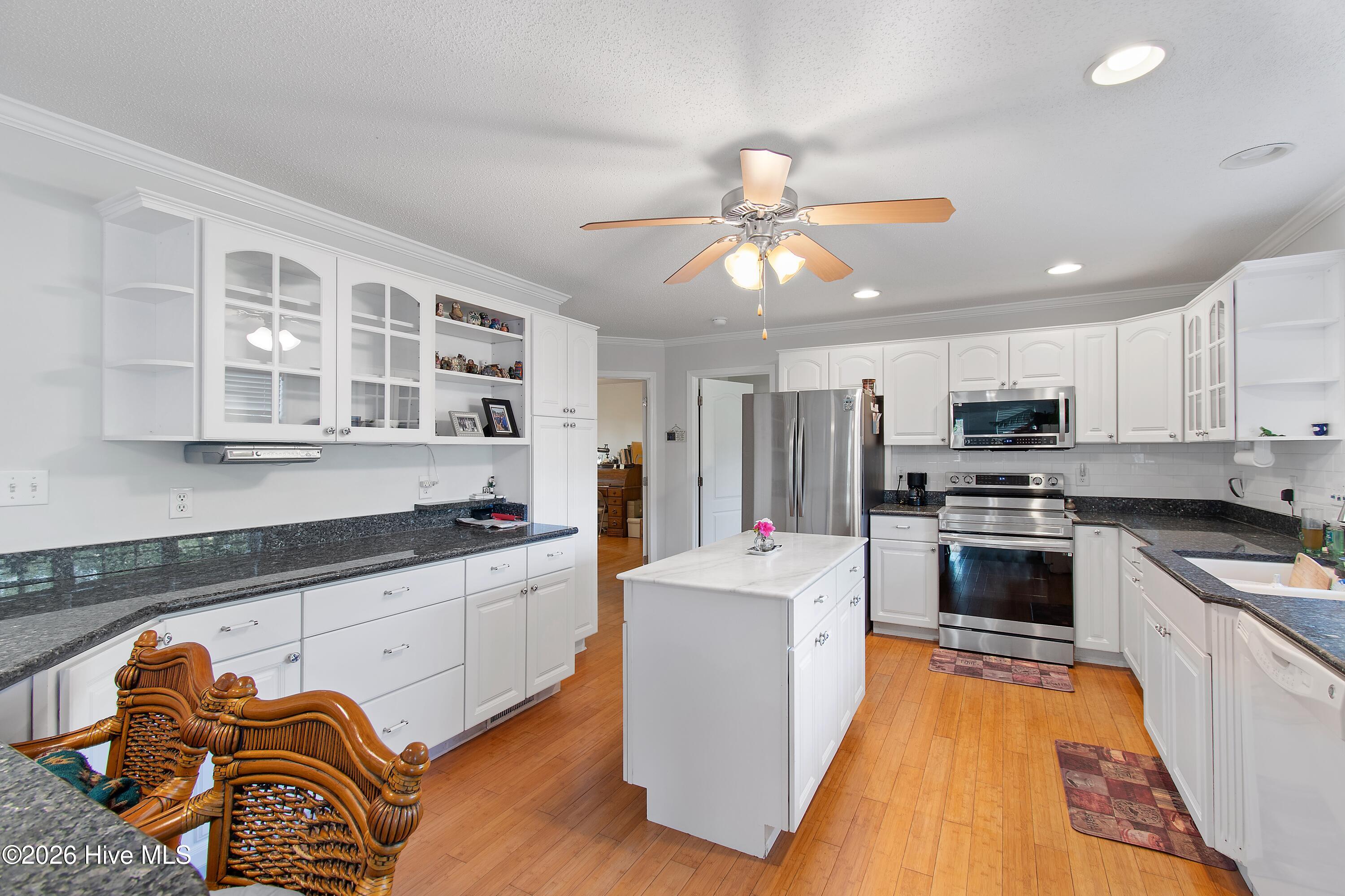 100568231 | Photo 28