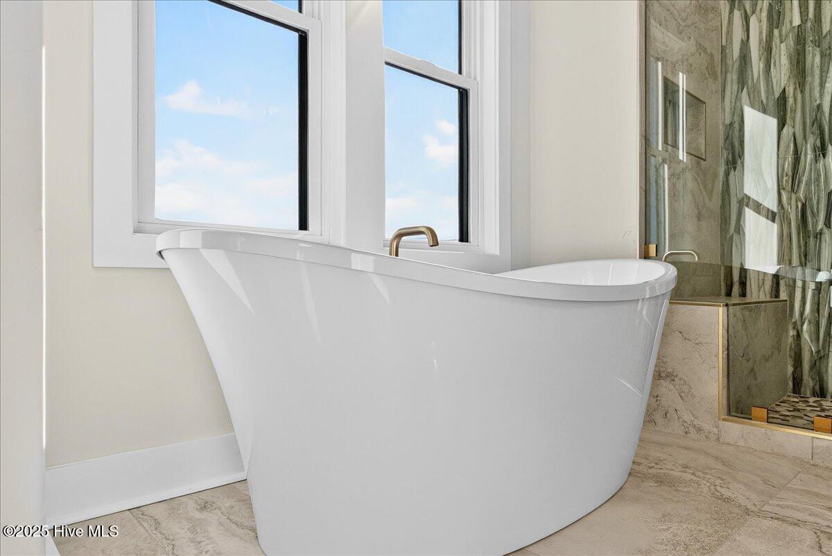 100542941 | Photo 67