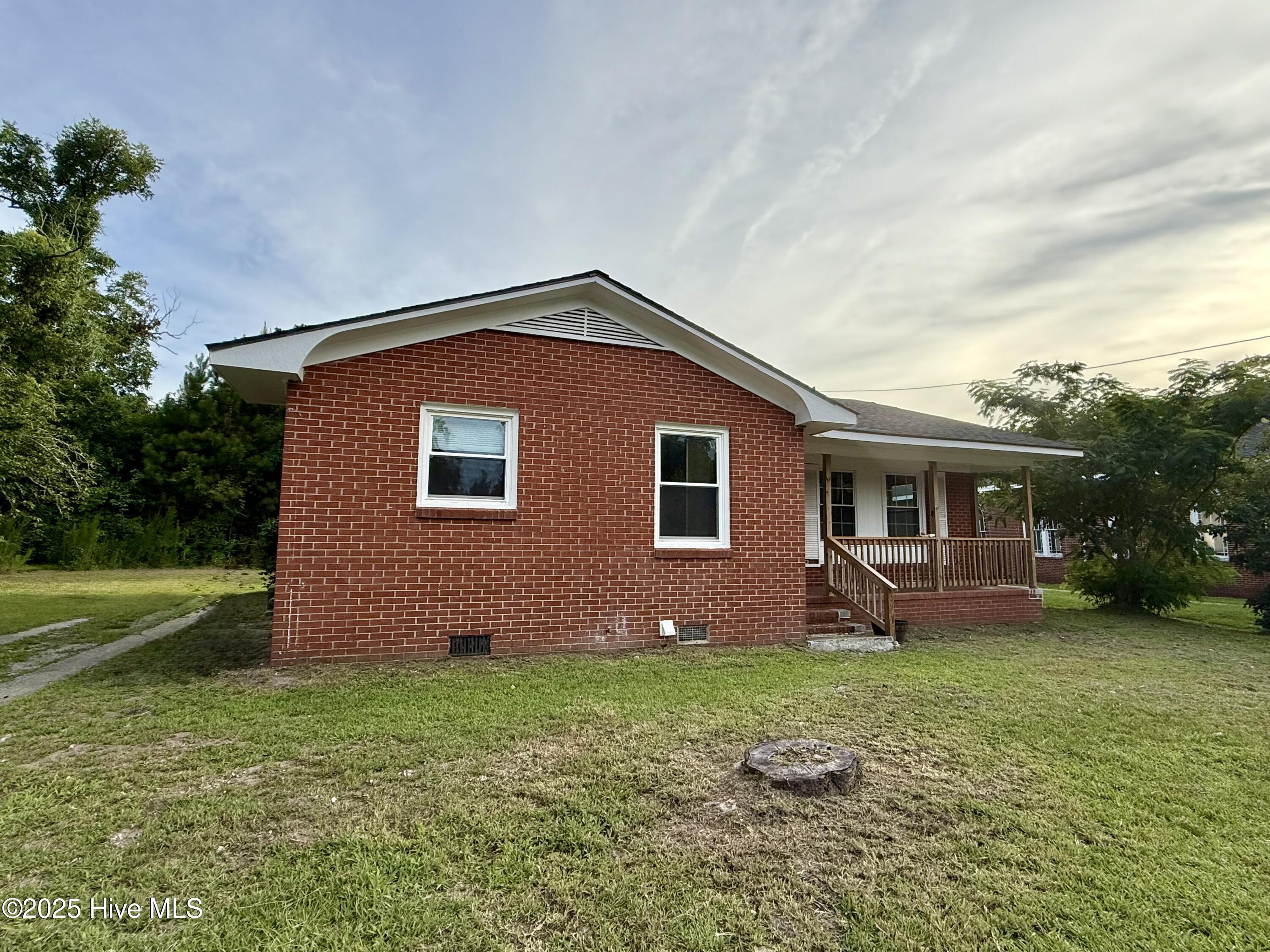 Homes for sale in Williamston, NC | 105 Rhodes St, Williamston, NC 27892 | MLS# 100519871