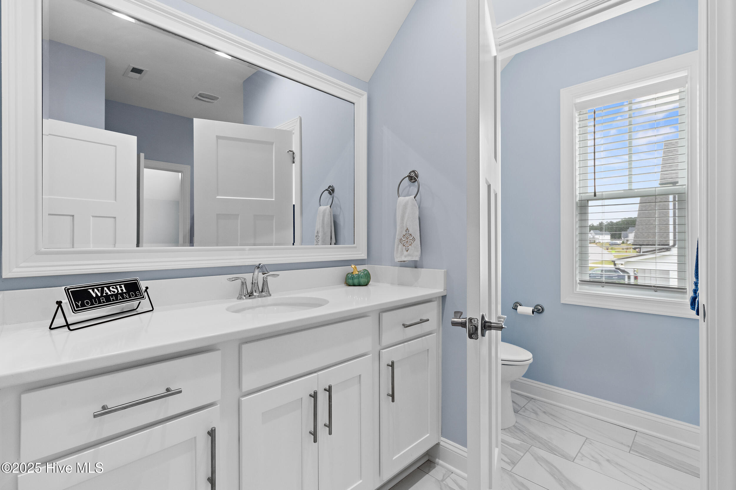 100536261 | Photo 32