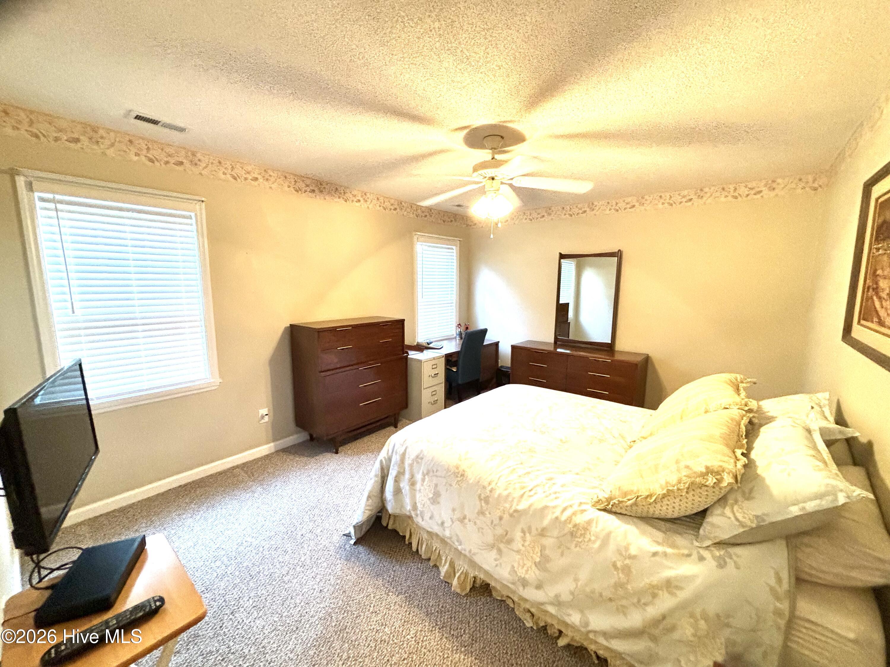 100561448 | Photo 24