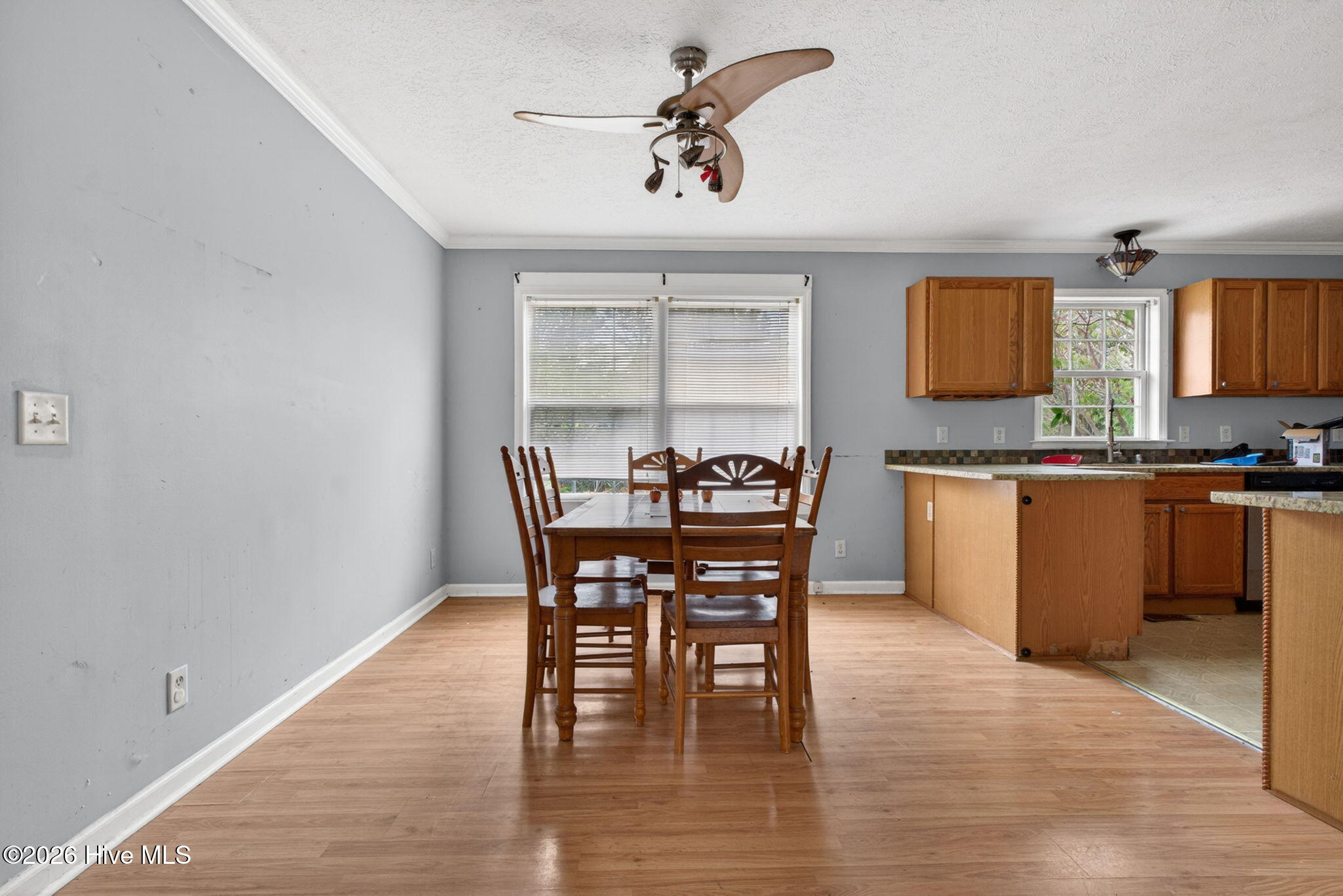 100570650 | Photo 15