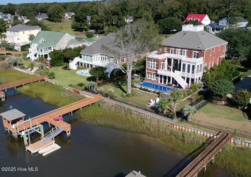 100542598 | Photo 35