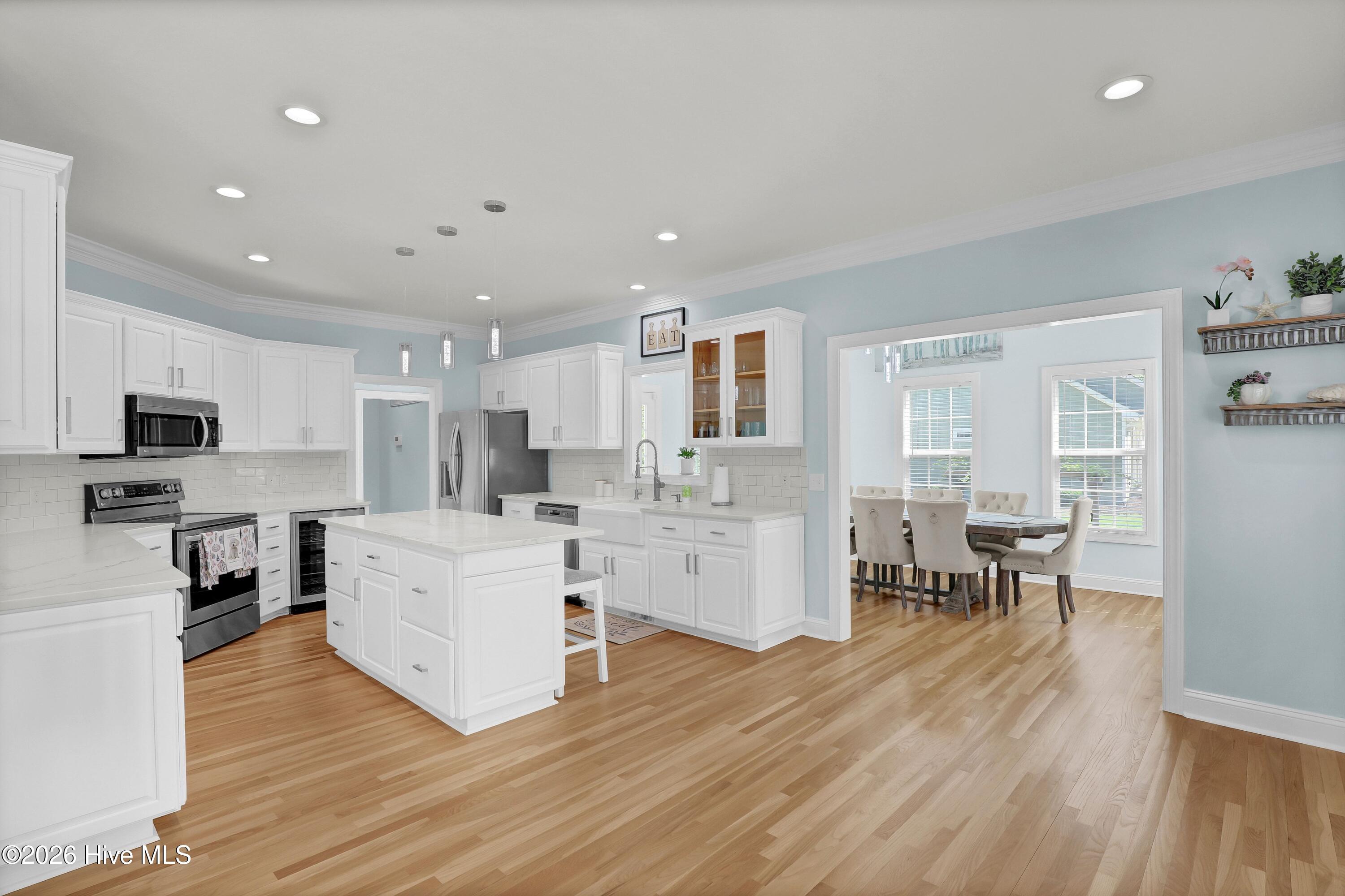 100567806 | Photo 22