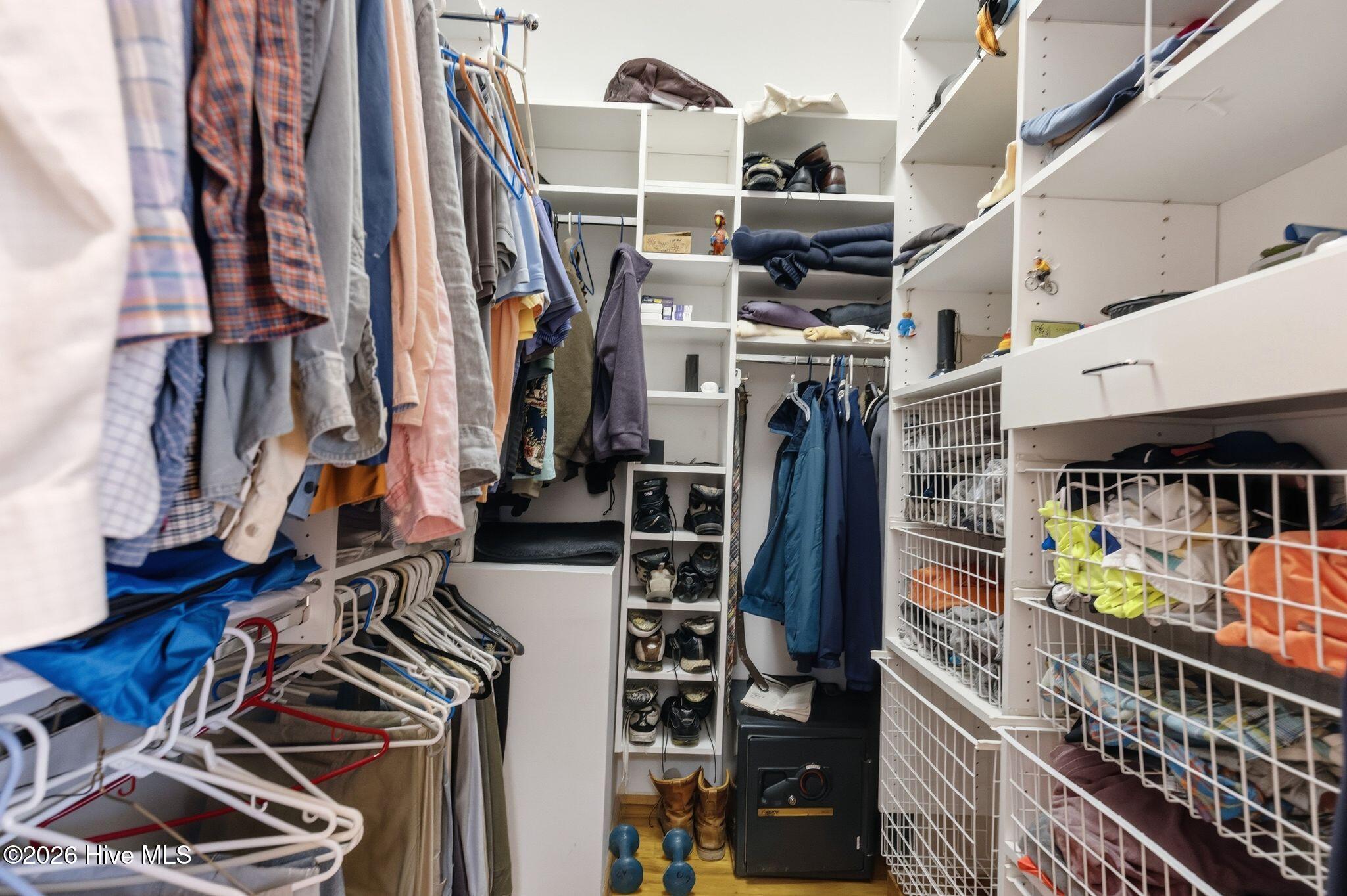 100555834 | Photo 73