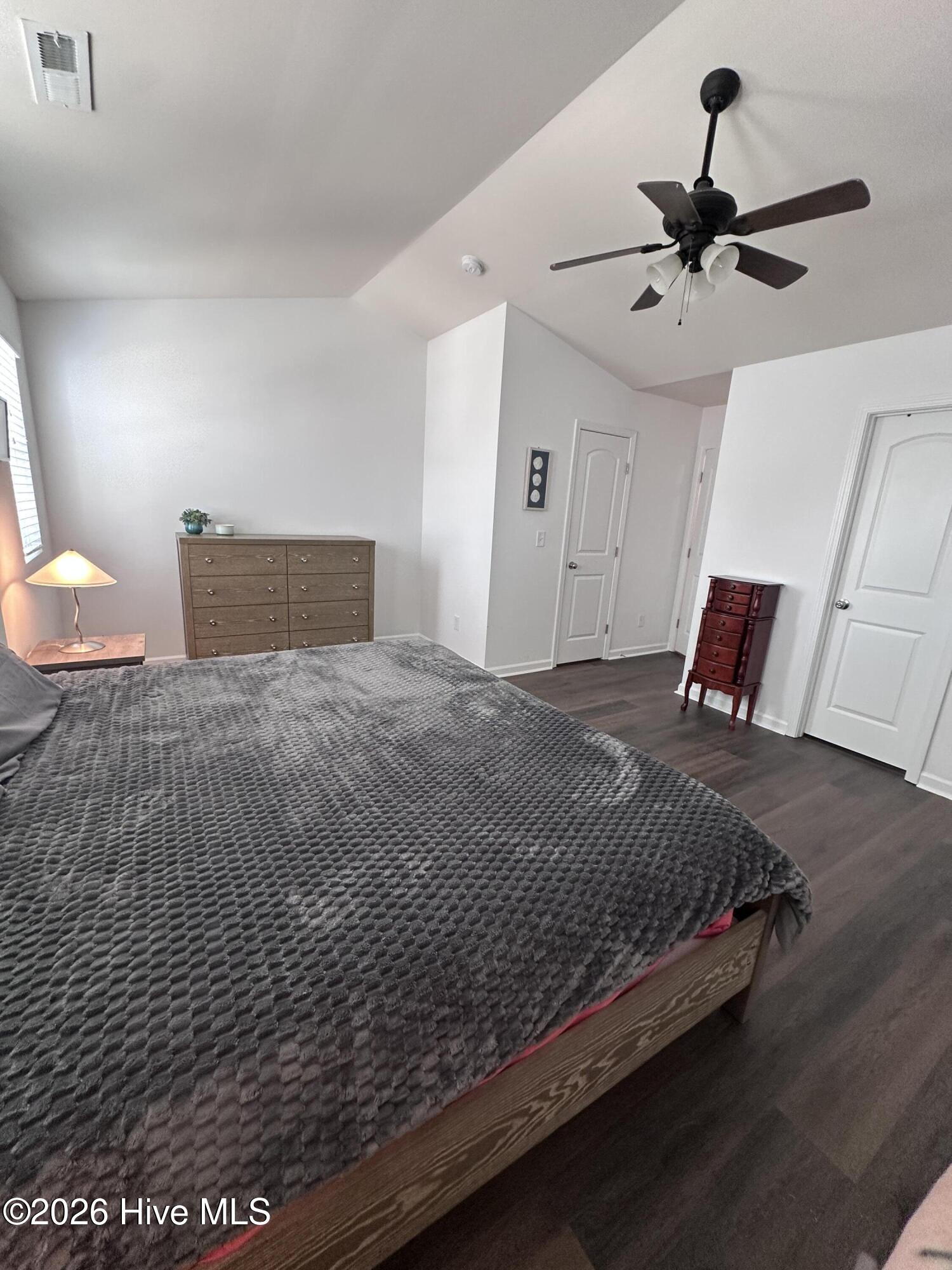 100563470 | Photo 10