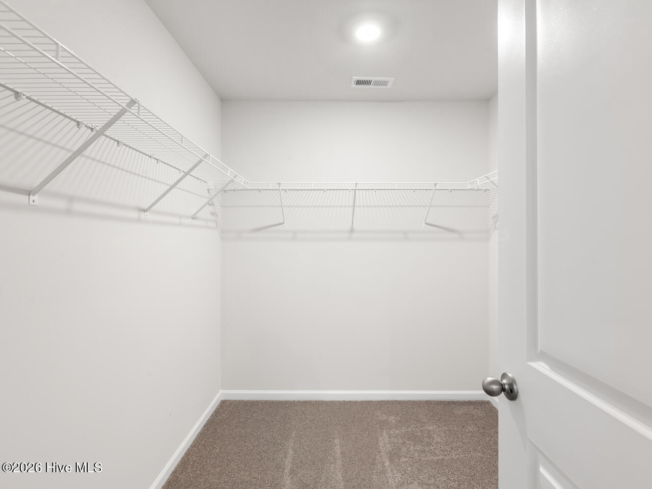 100547920 | Photo 18