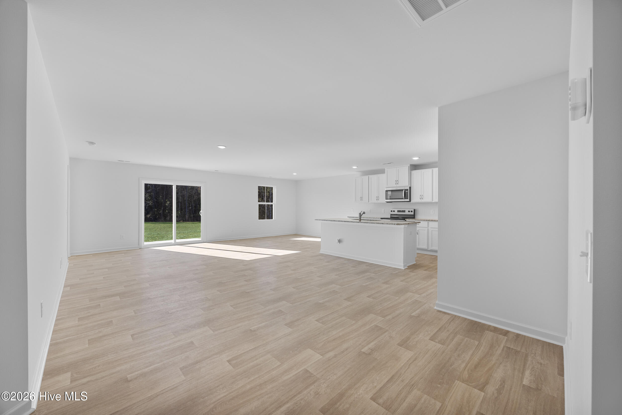 100557126 | Photo 11