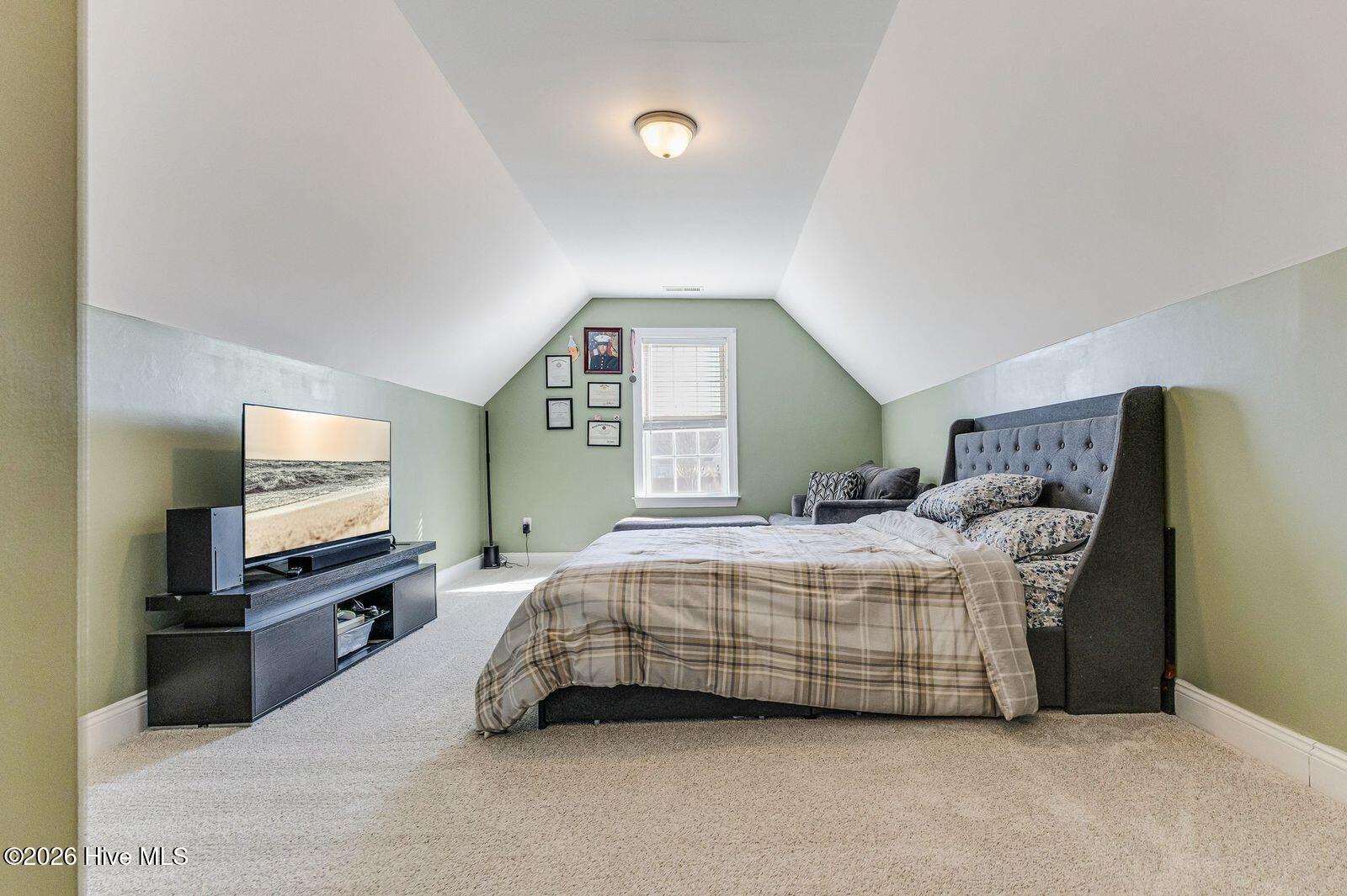 100548177 | Photo 16