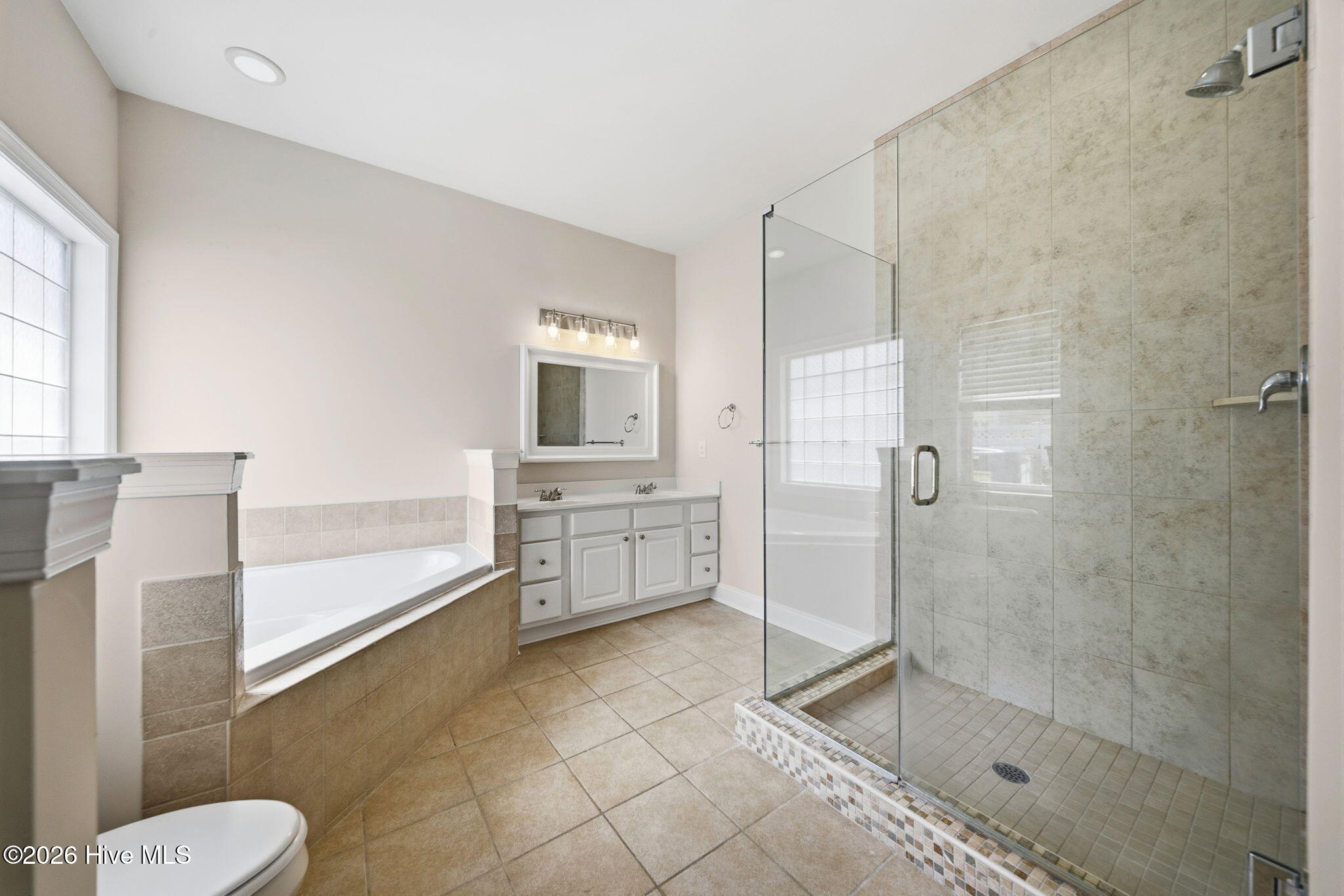 100566234 | Photo 40