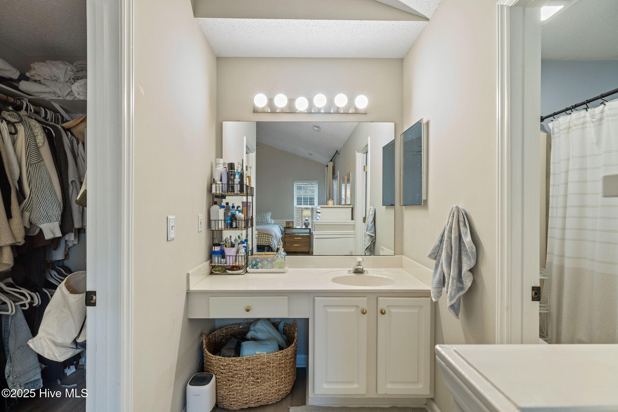 100539678 | Photo 24