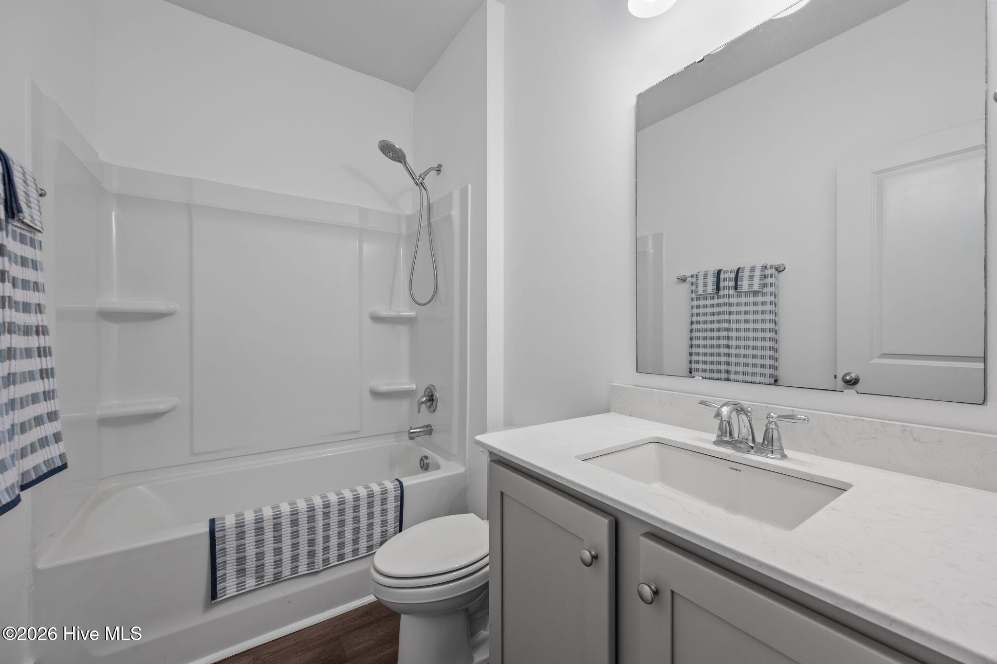 100566590 | Photo 30