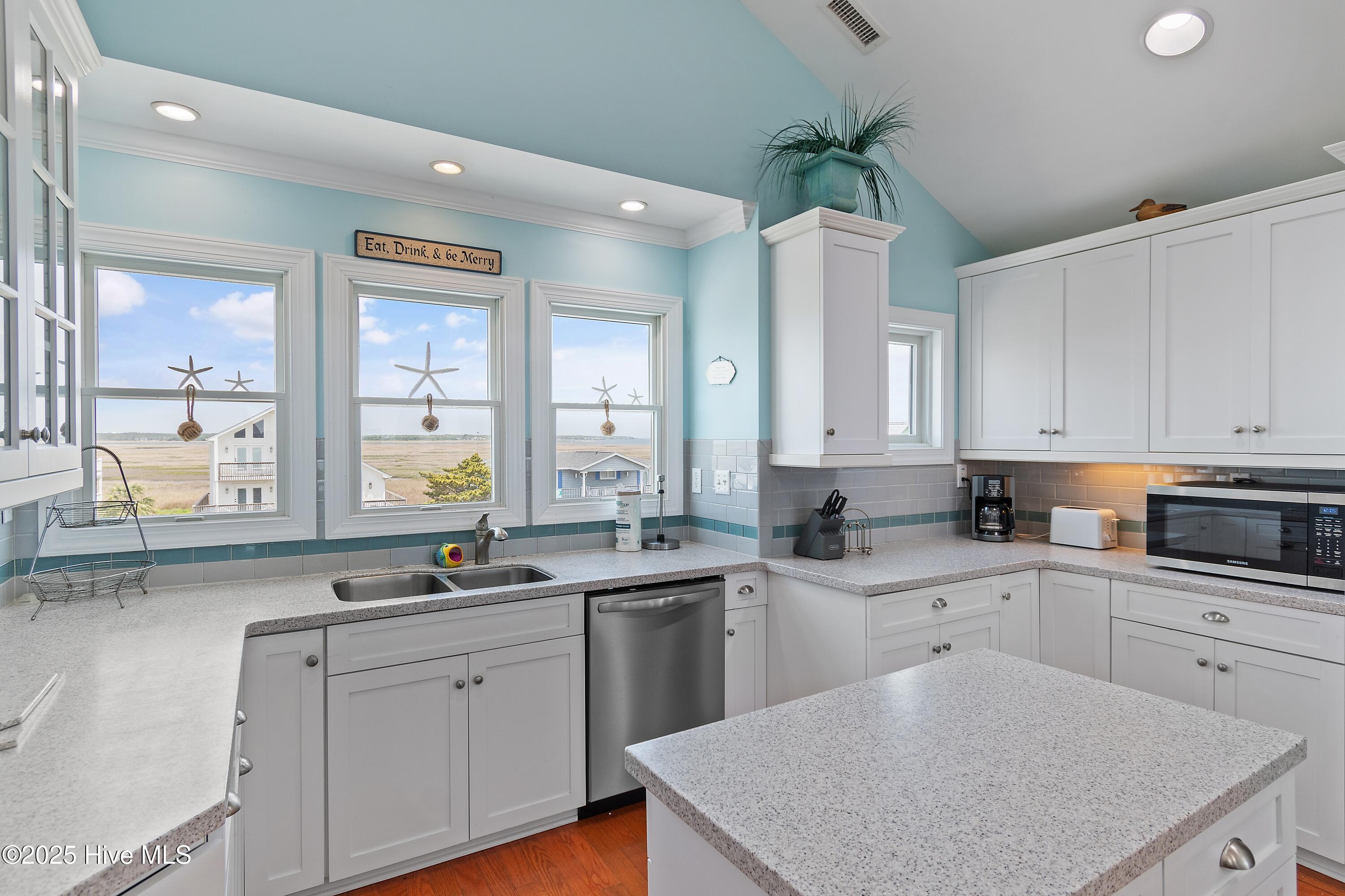 100504065 | Photo 28