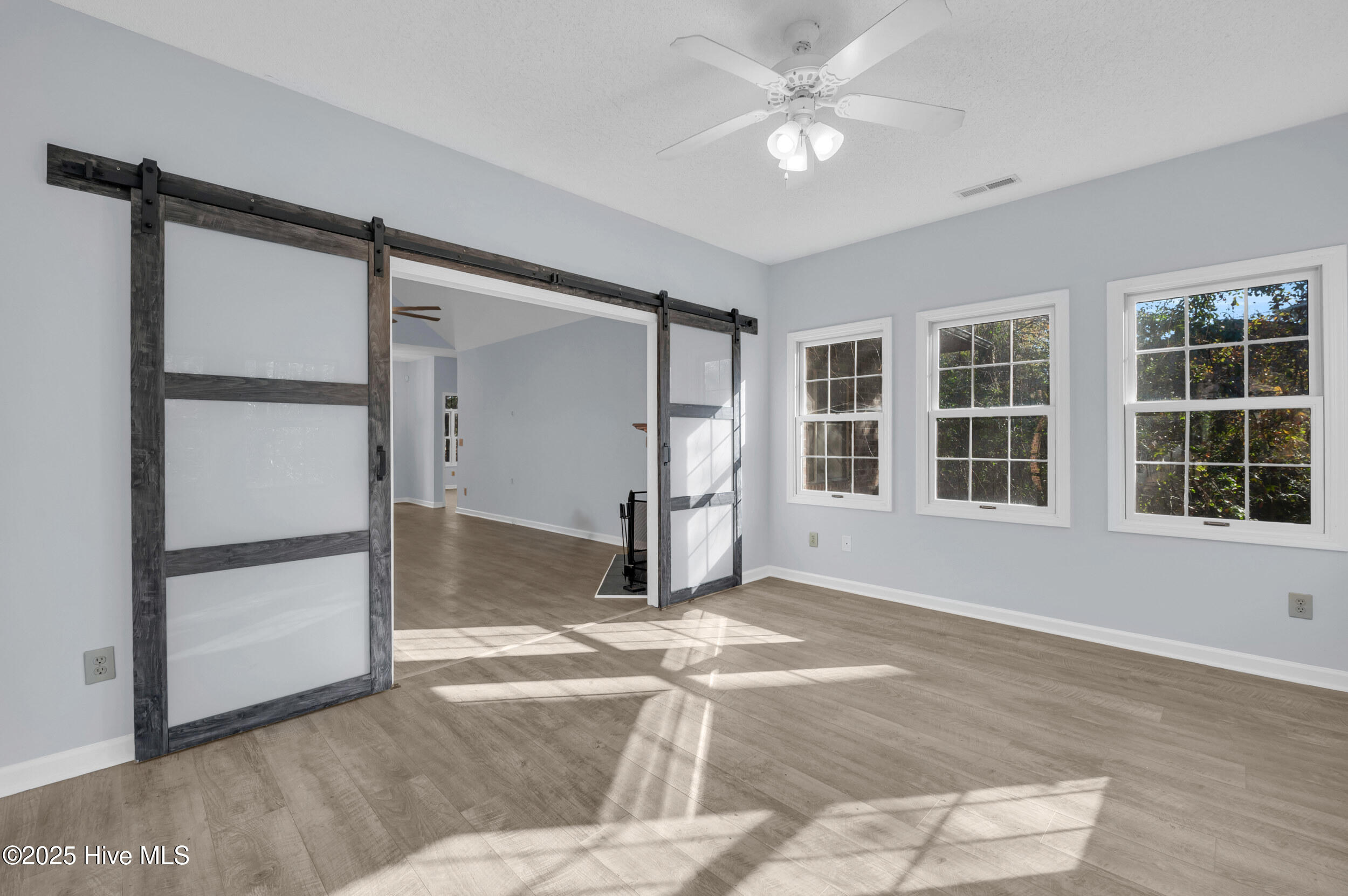 100548382 | Photo 29