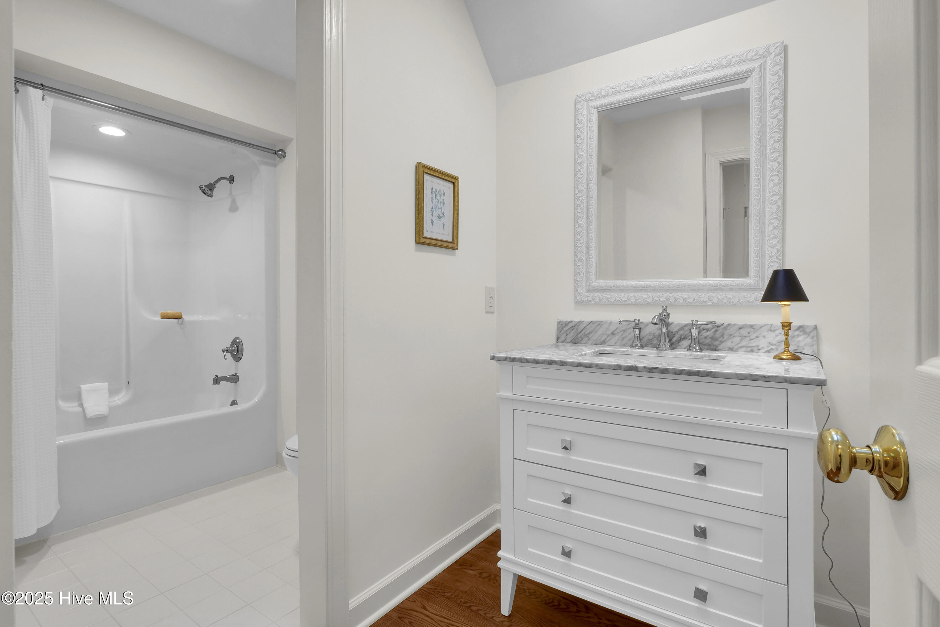 100541341 | Photo 46