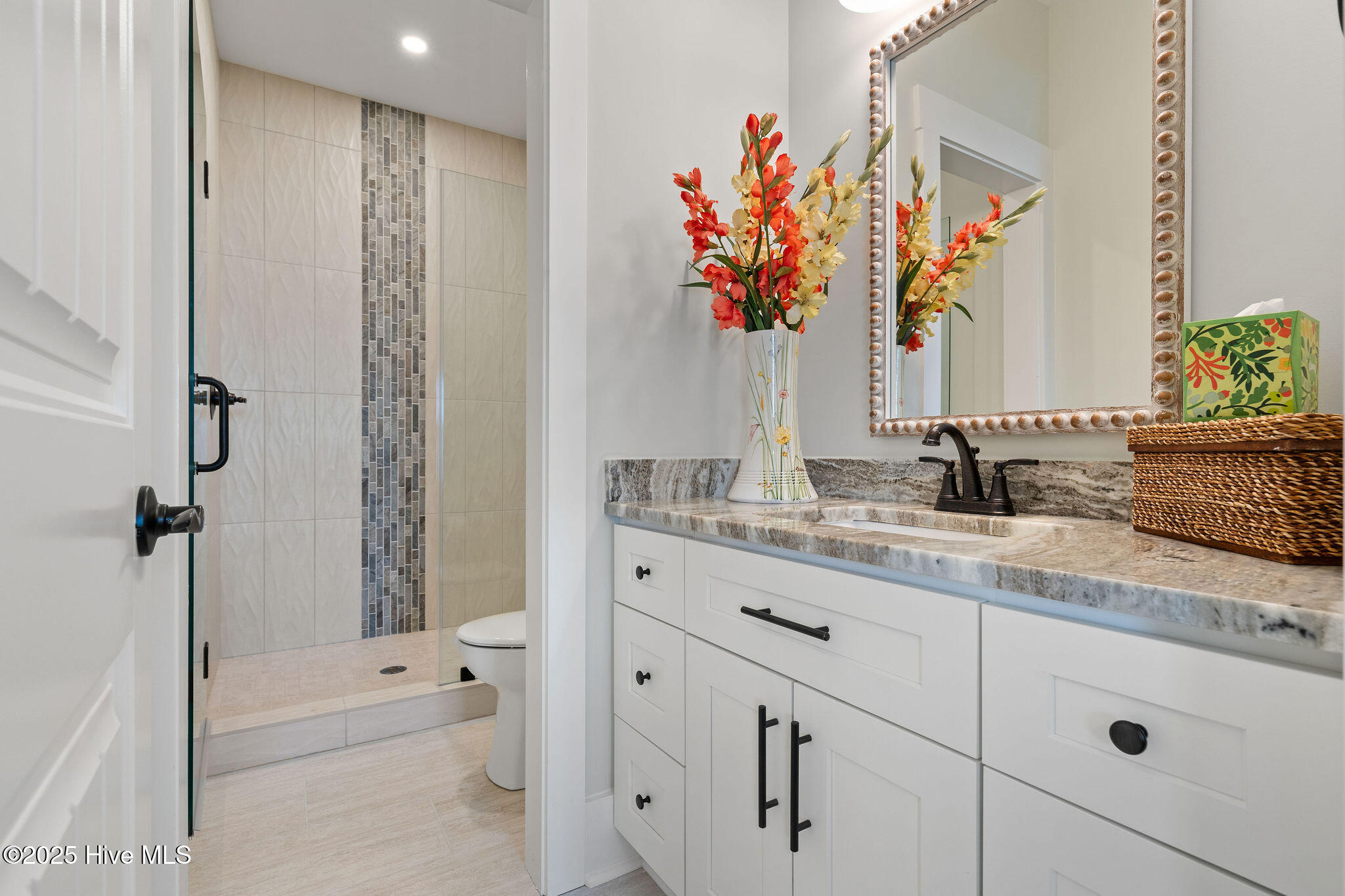 100521621 | Photo 63