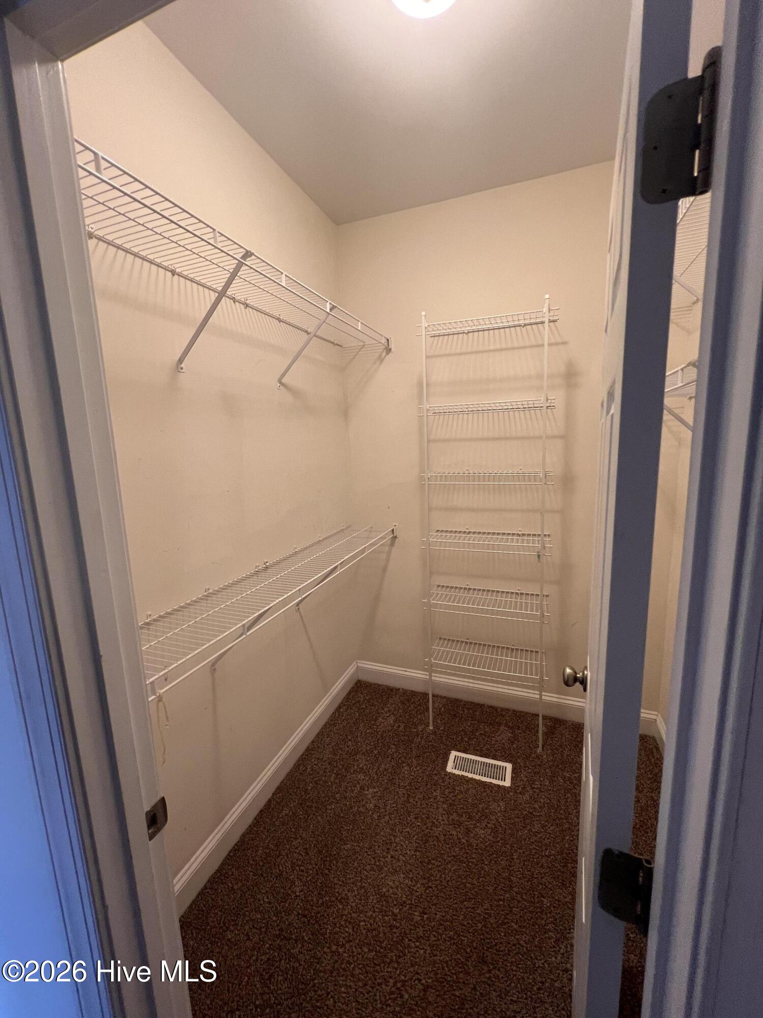 100548675 | Photo 13