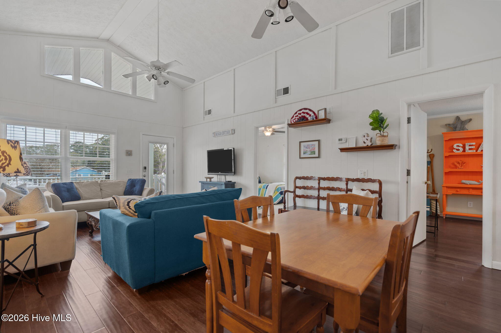 100543033 | Photo 14