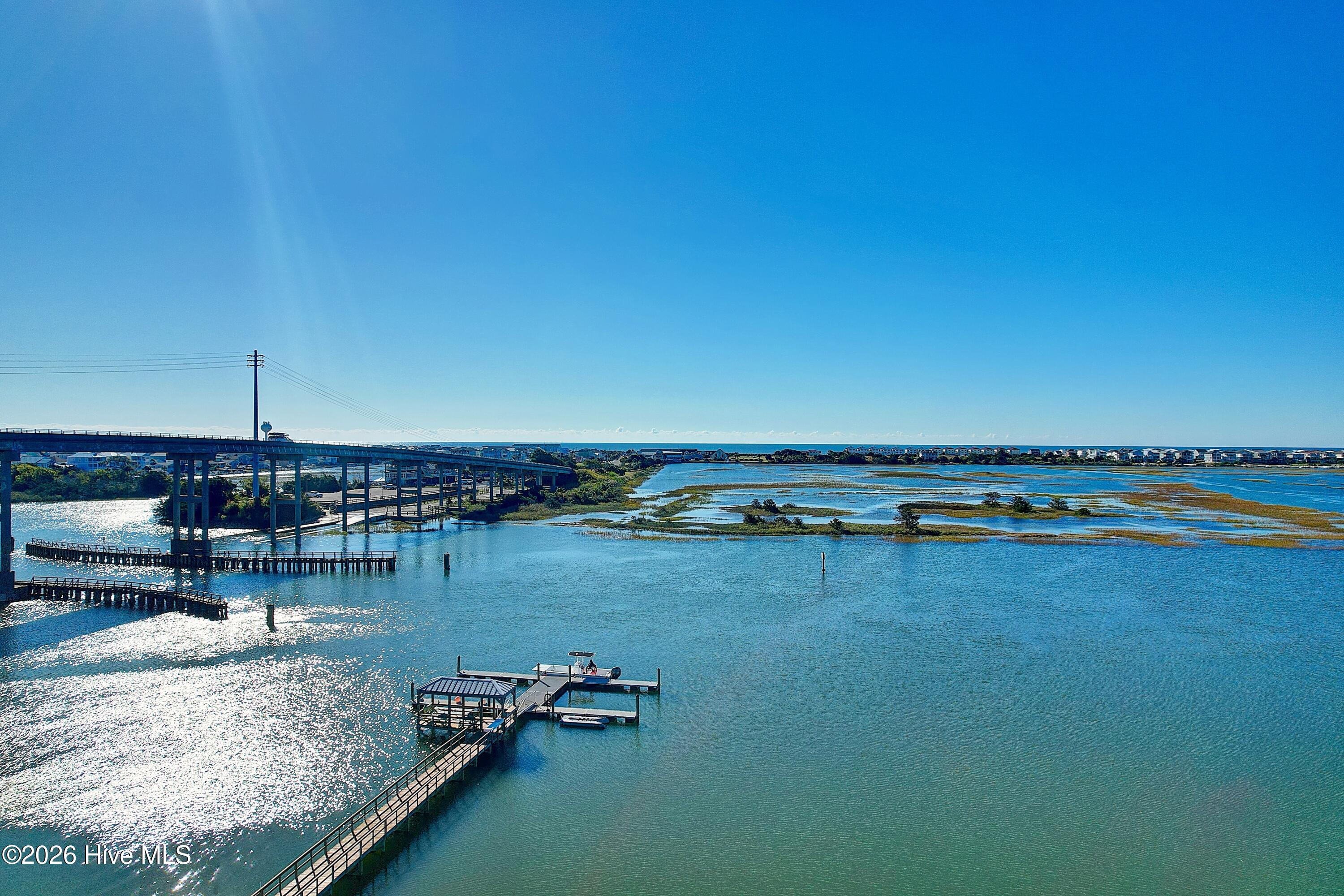 100558702 | Photo 76