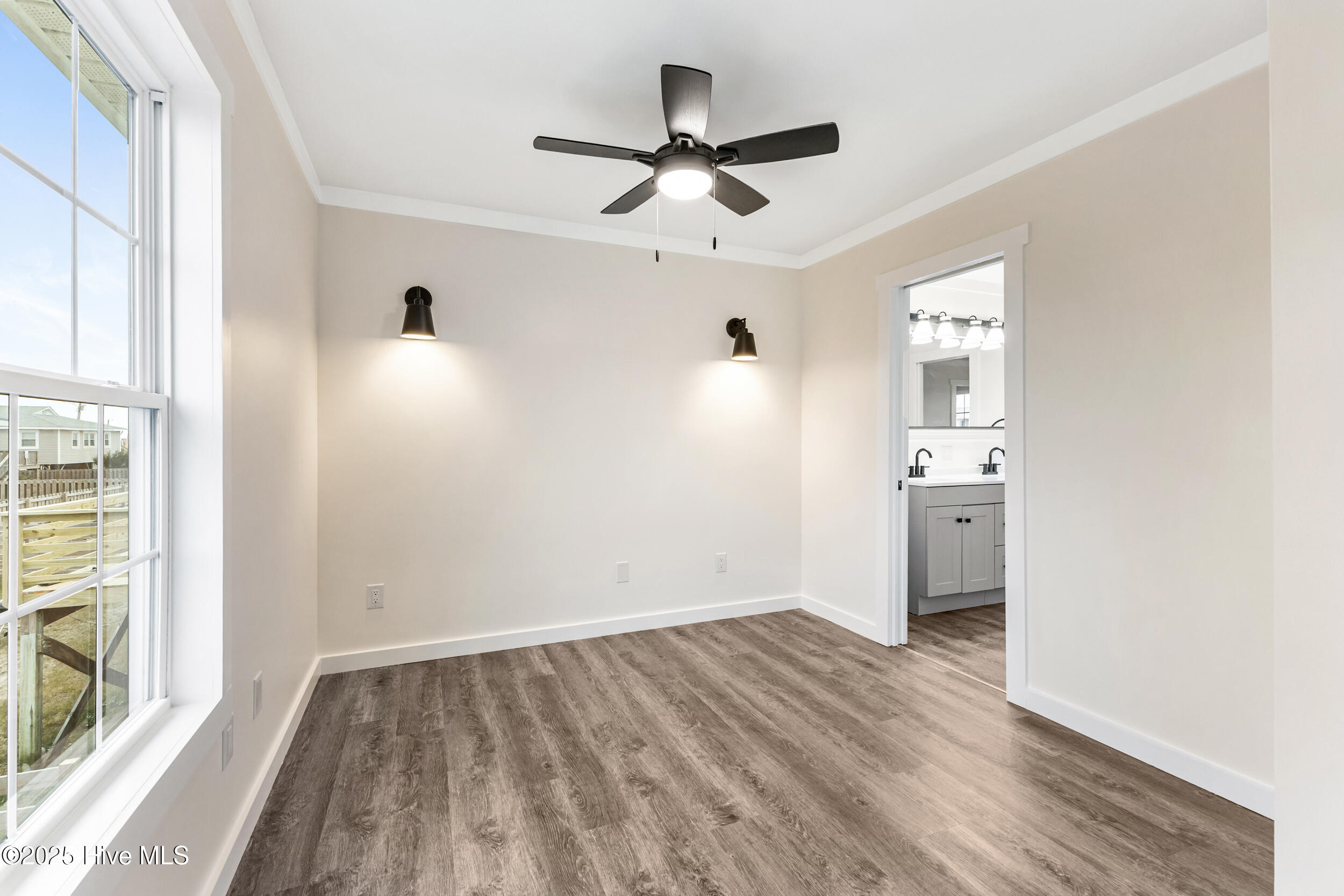 100542875 | Photo 21