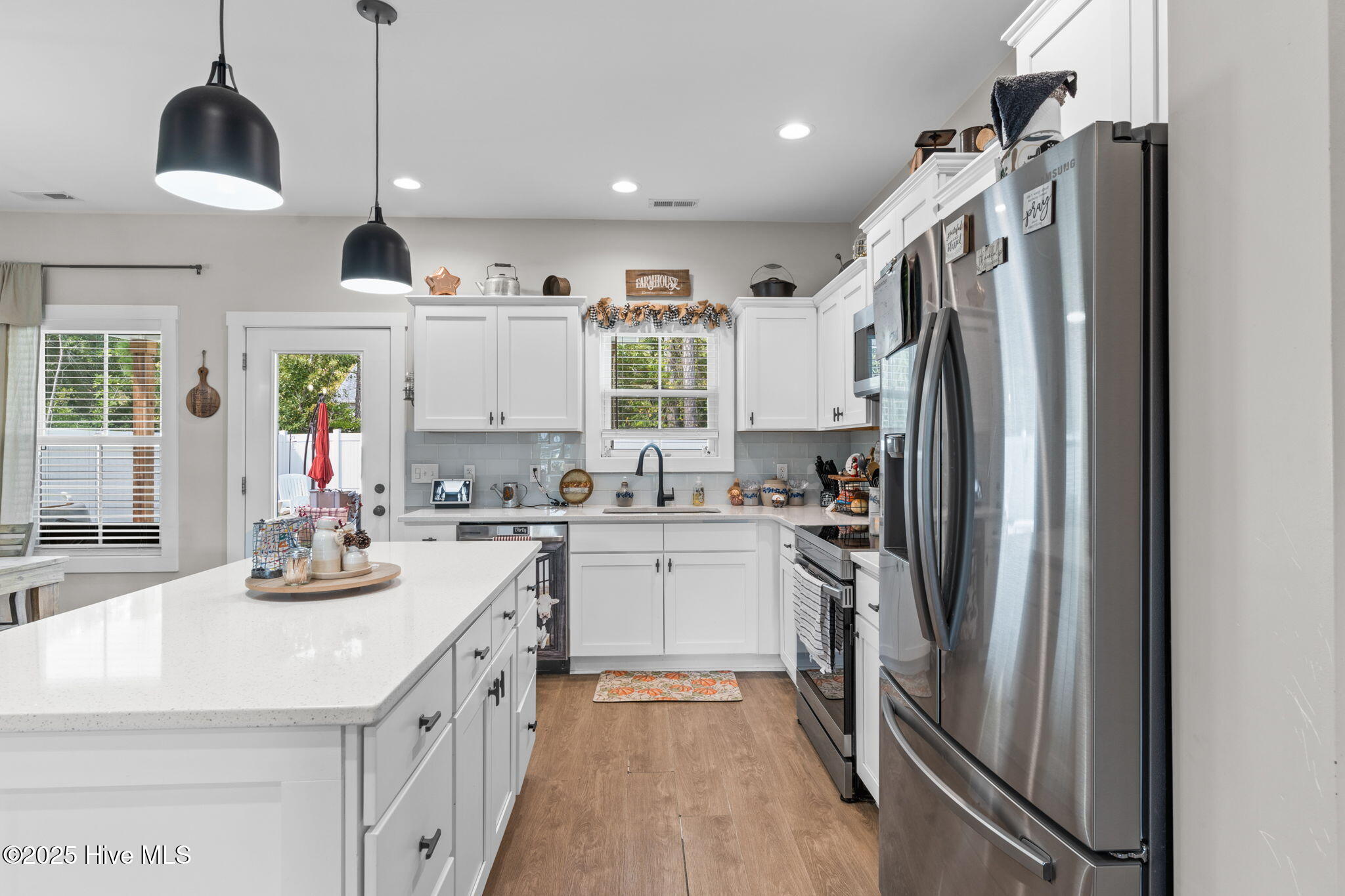 100533110 | Photo 11