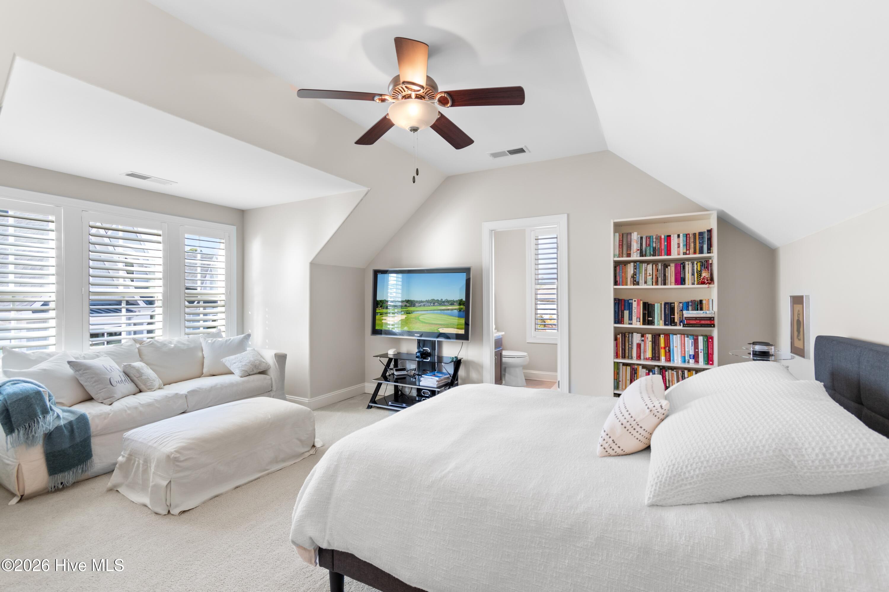 100560288 | Photo 49