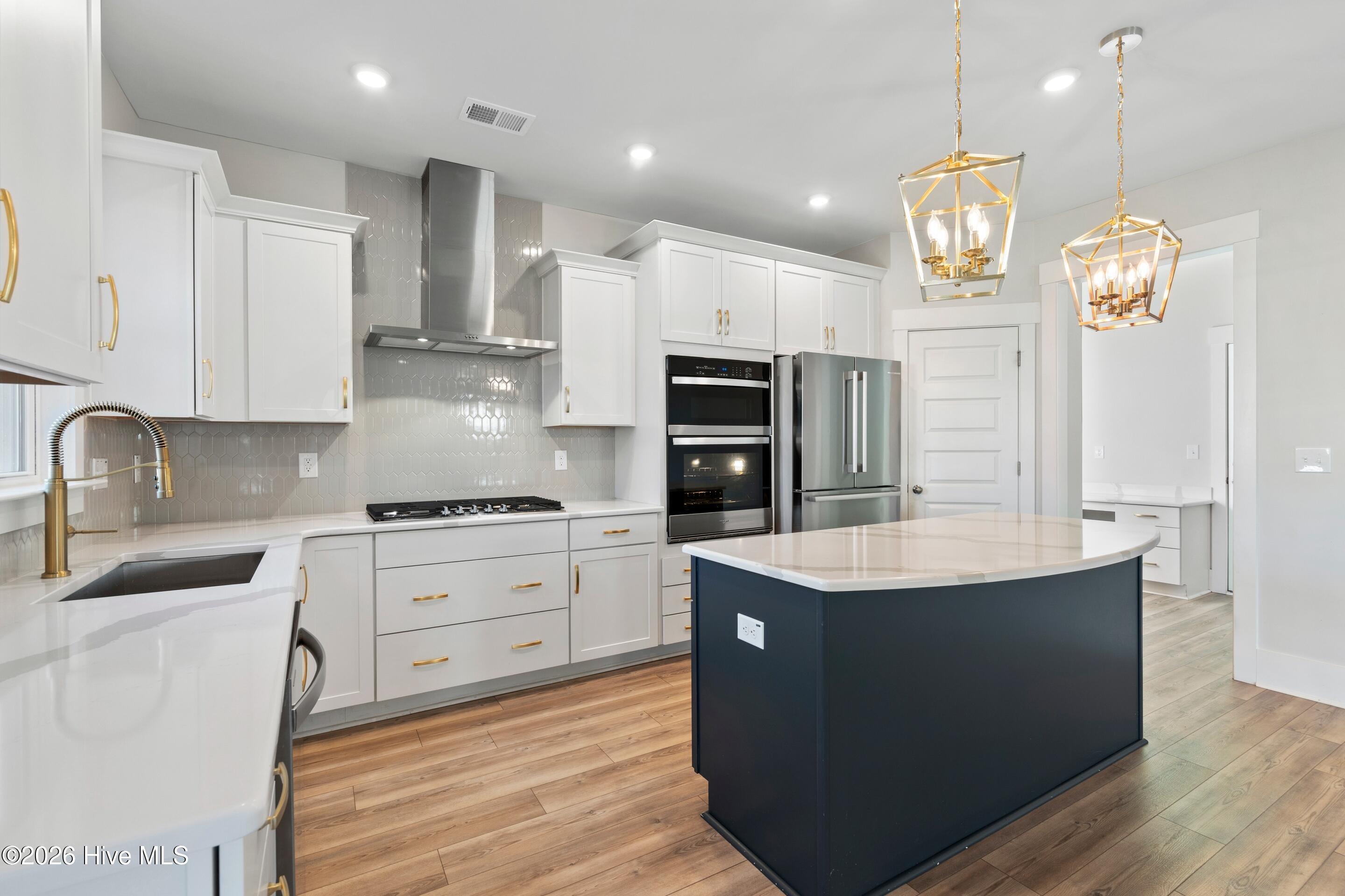 100547045 | Photo 24