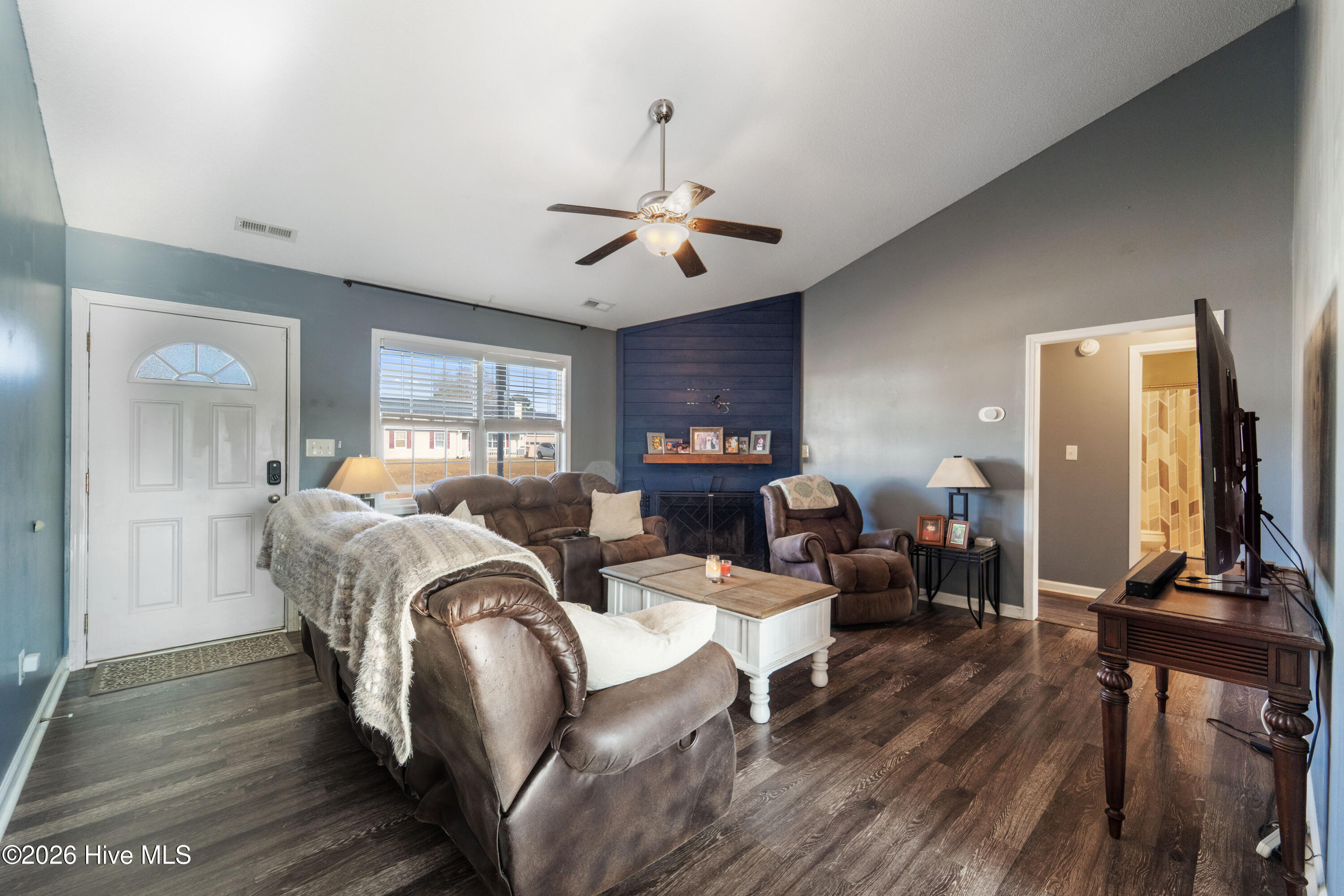 100548548 | Photo 21