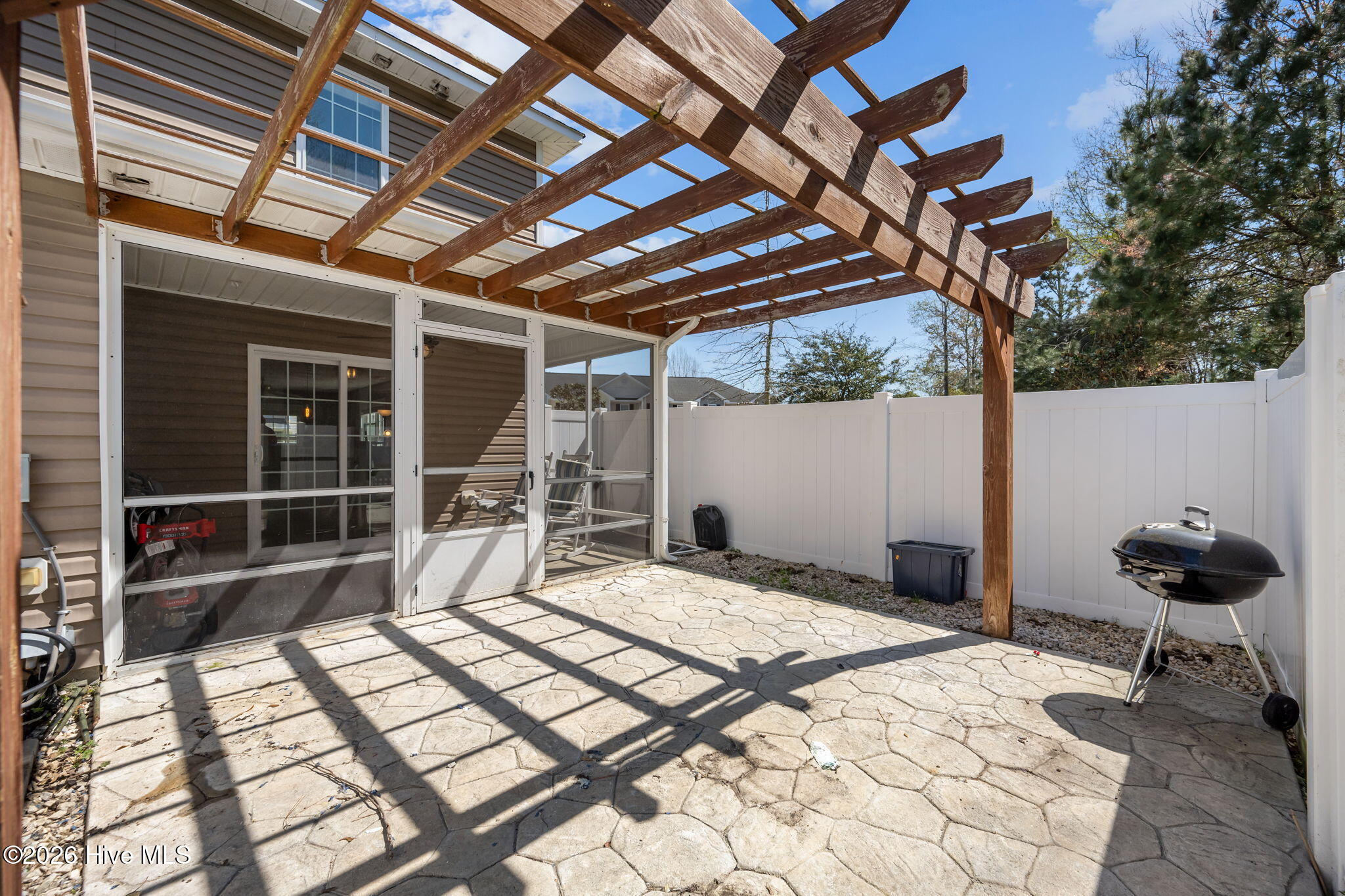 100564313 | Photo 23