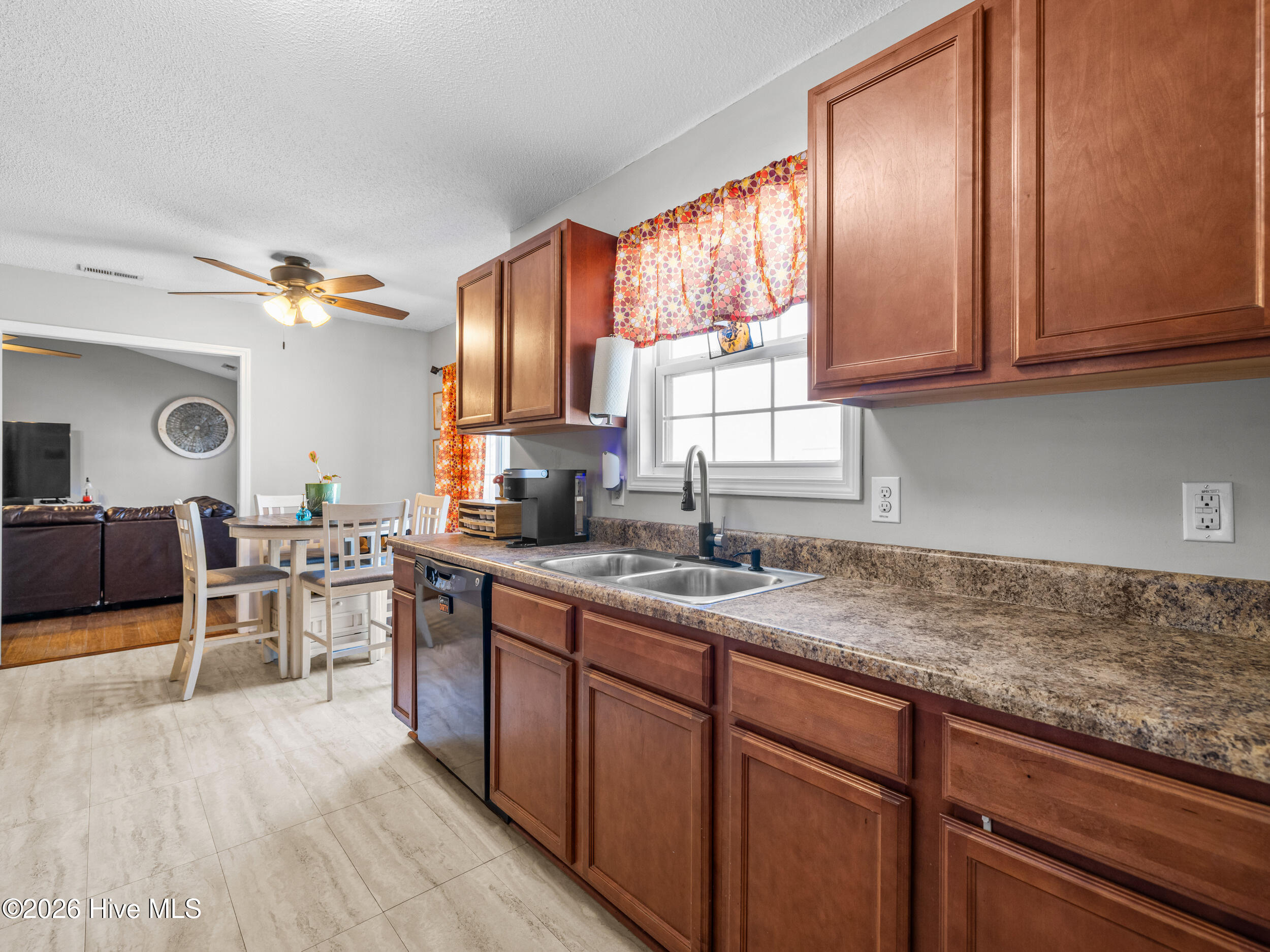 100554135 | Photo 18