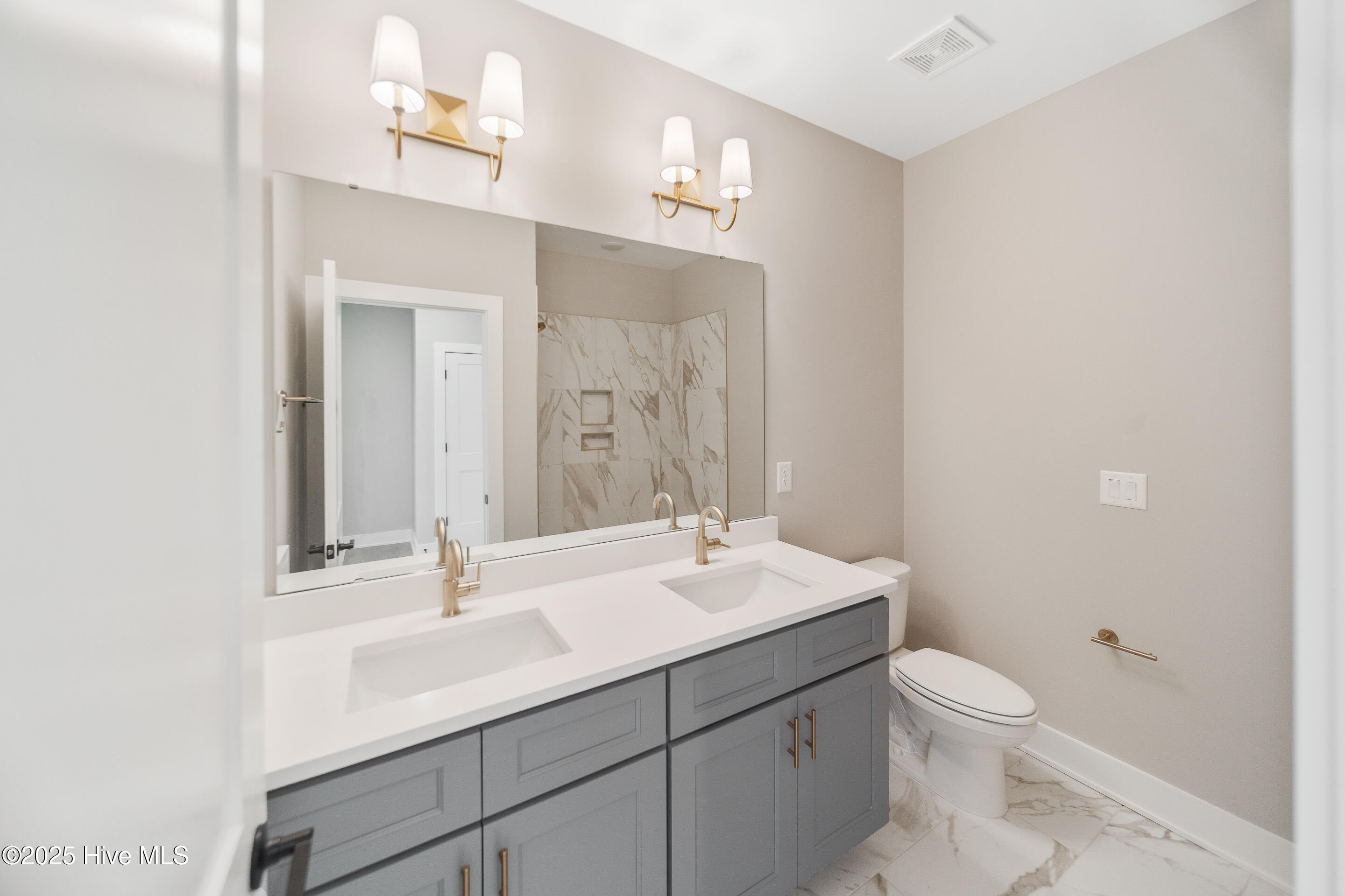 100454481 | Photo 25