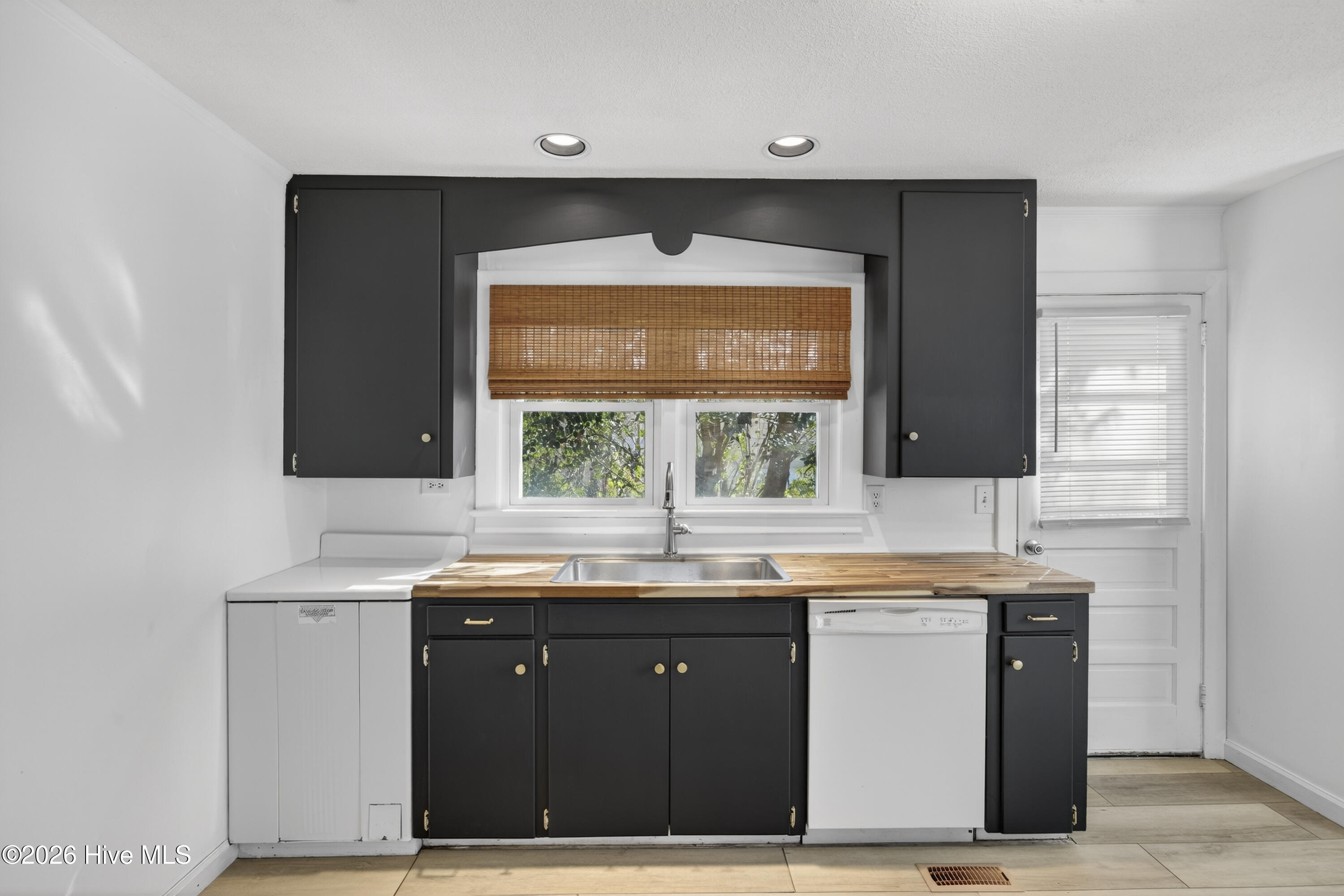 100556676 | Photo 16