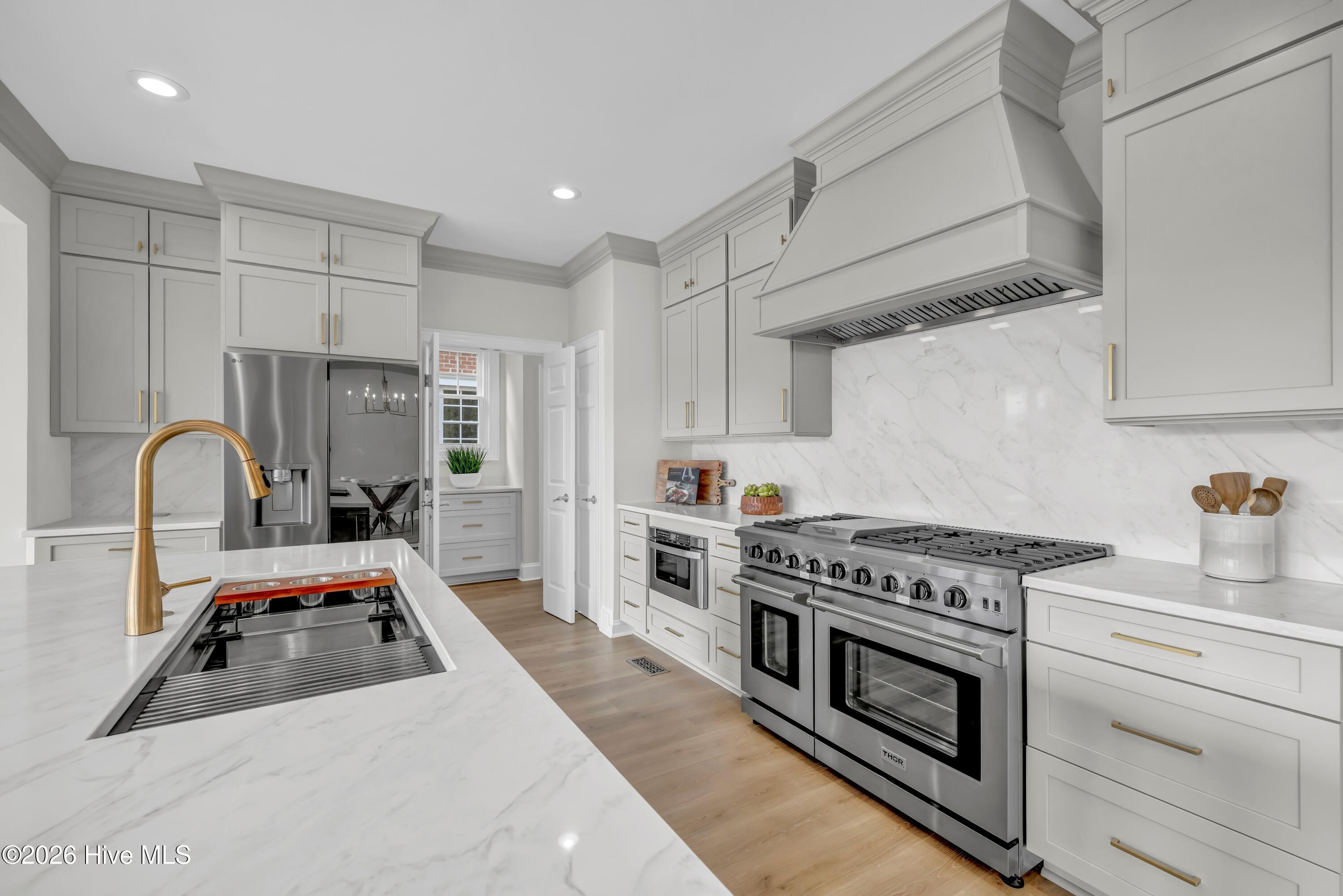 100552340 | Photo 11