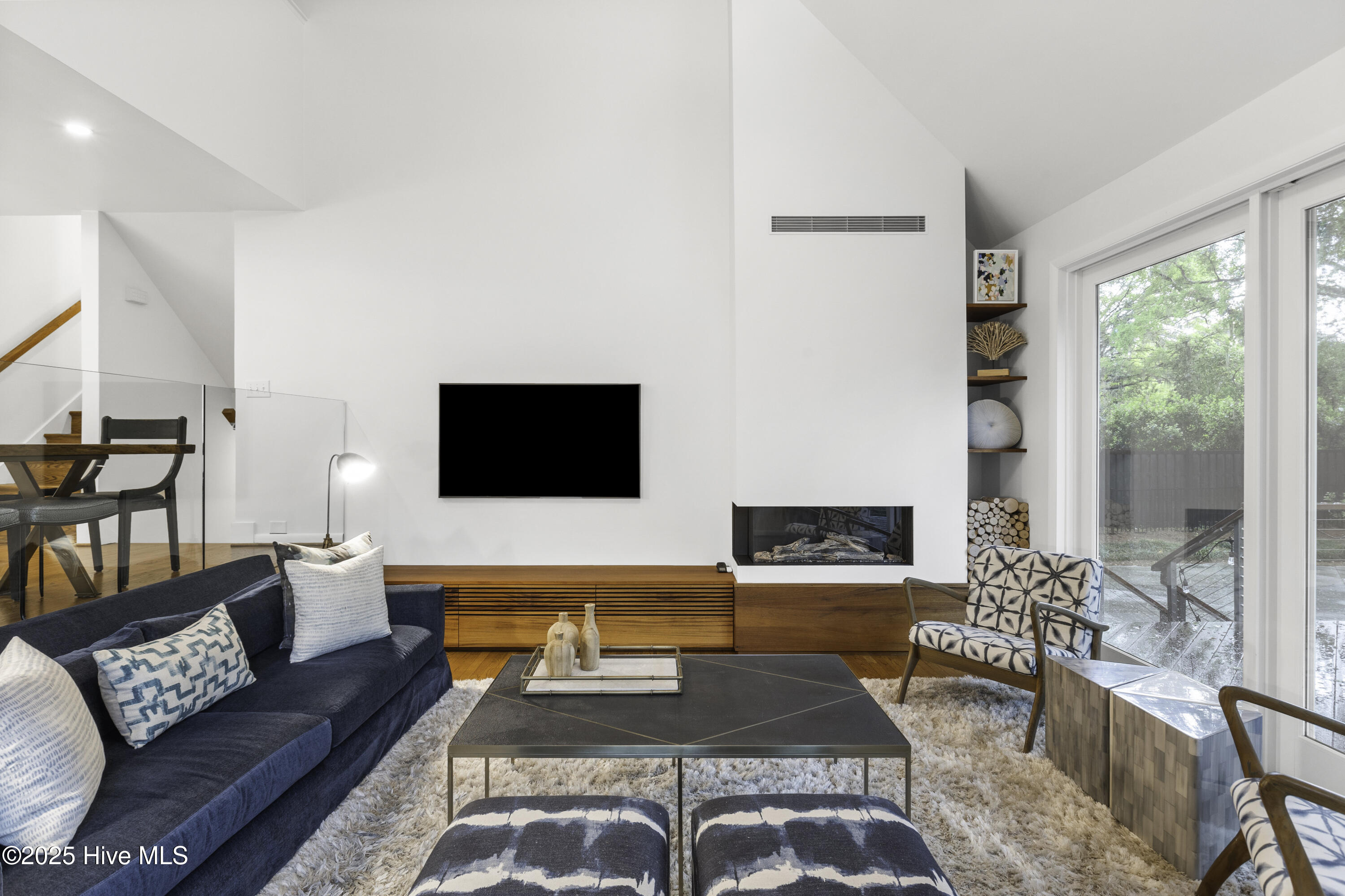 100555228 | Photo 12