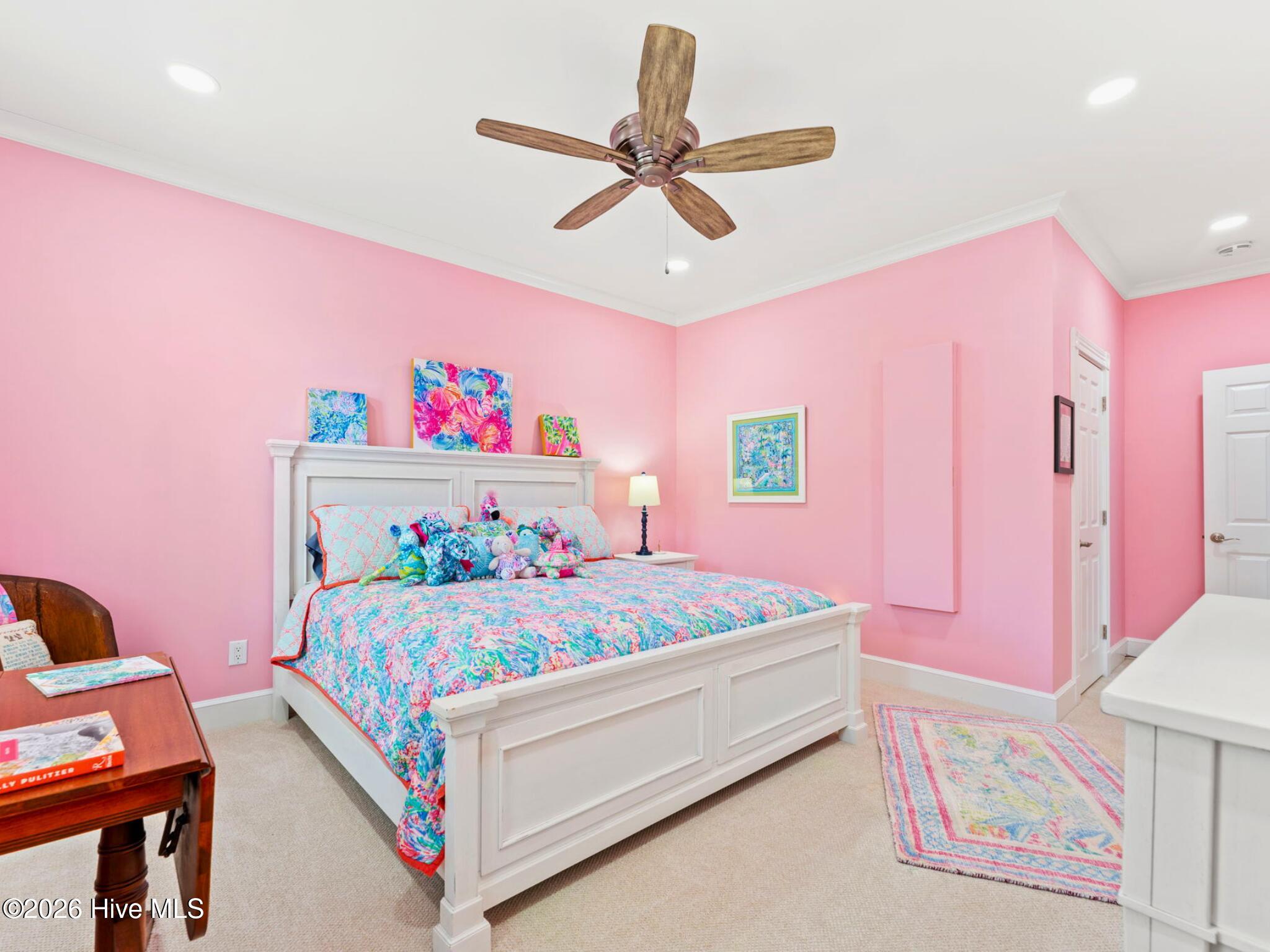 100568629 | Photo 47