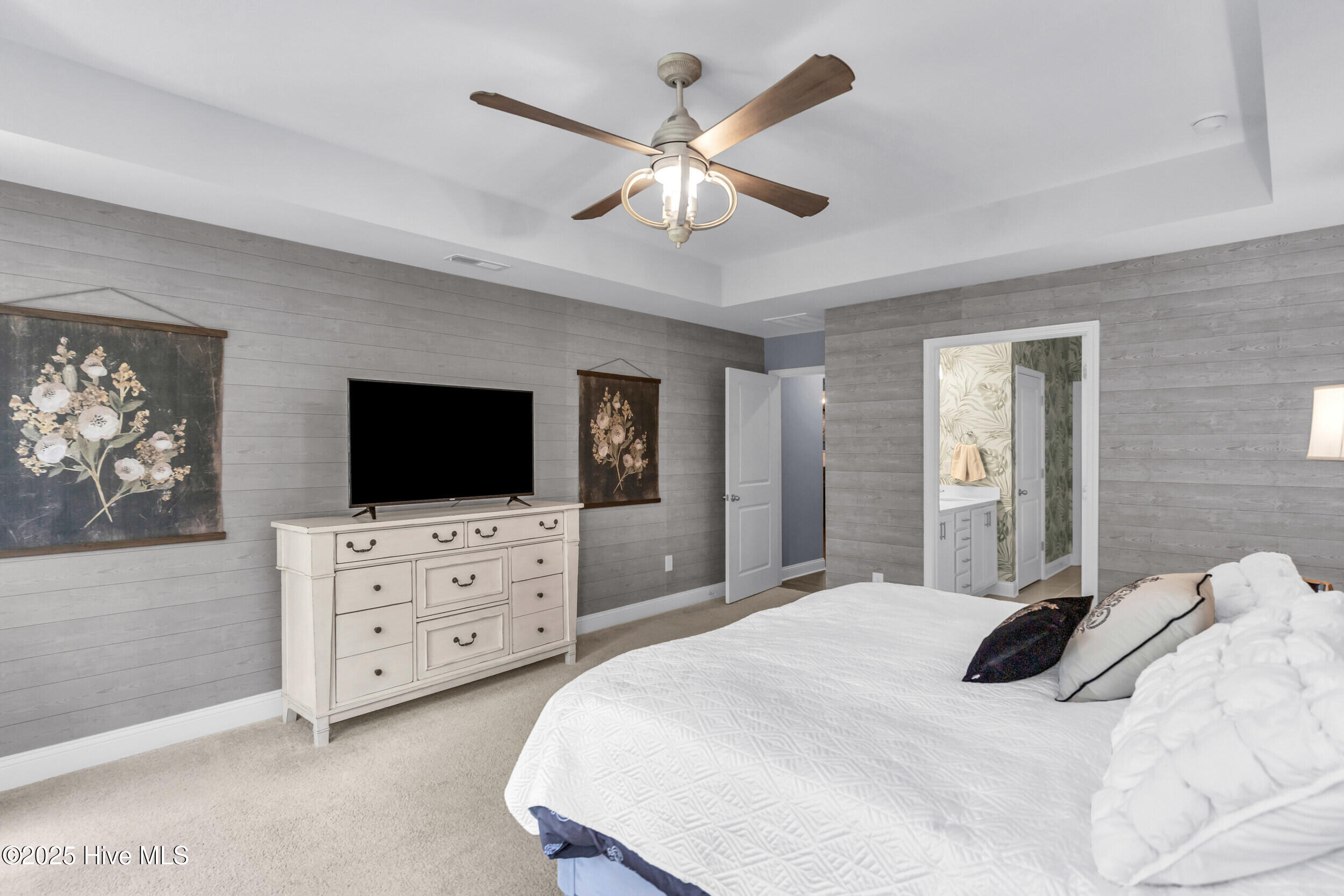 100510048 | Photo 16