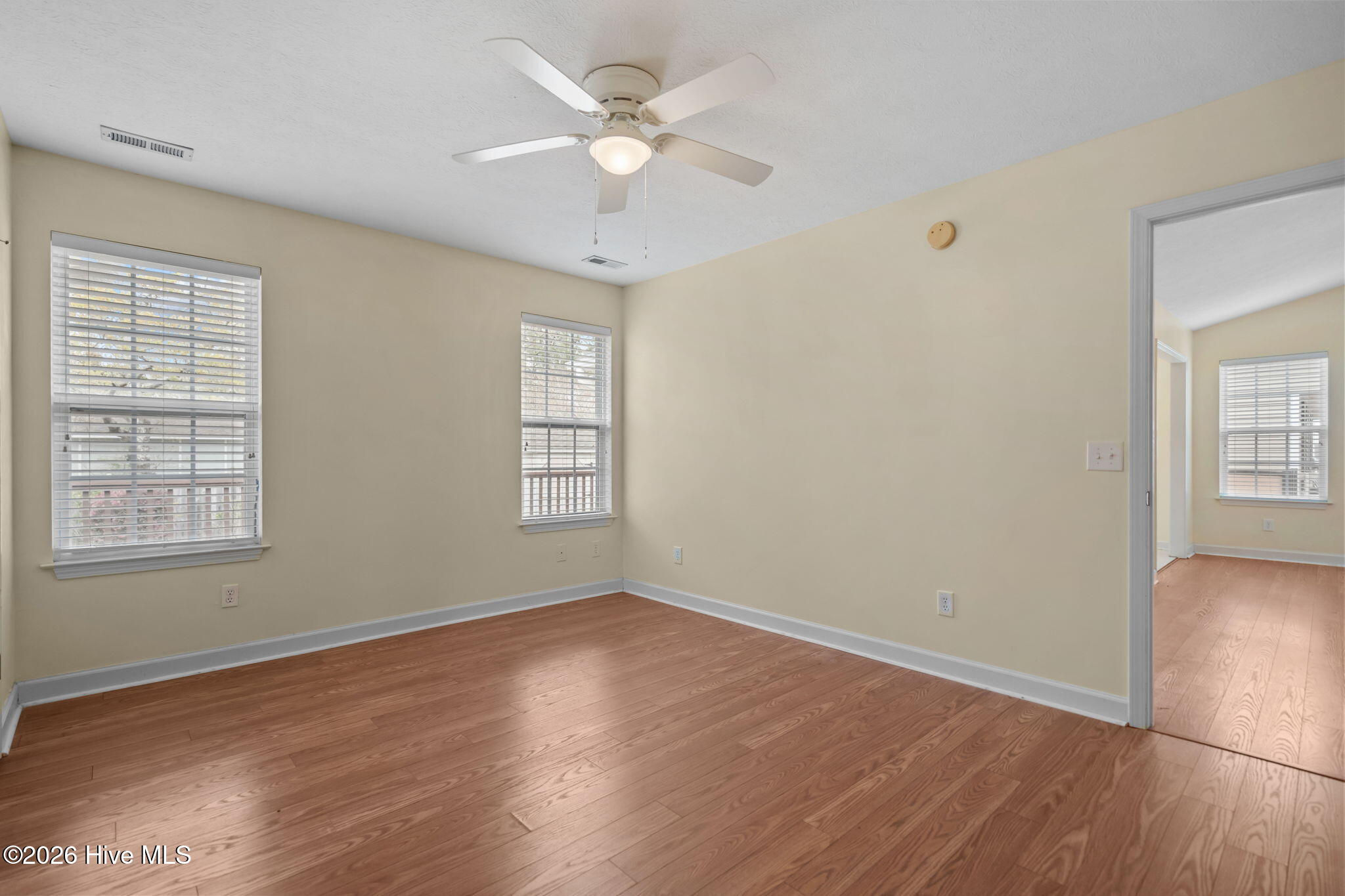 100564732 | Photo 19