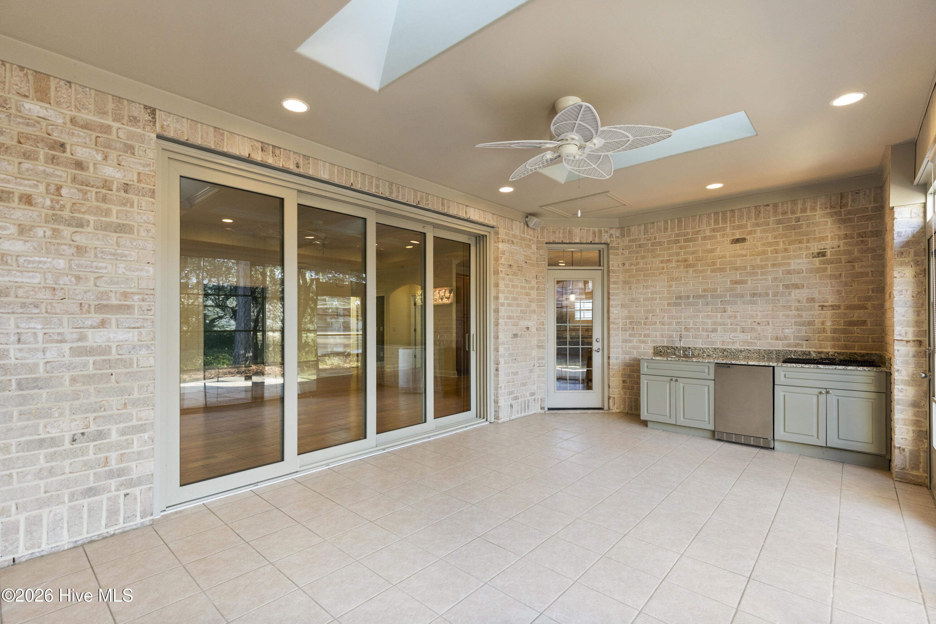 100559645 | Photo 39