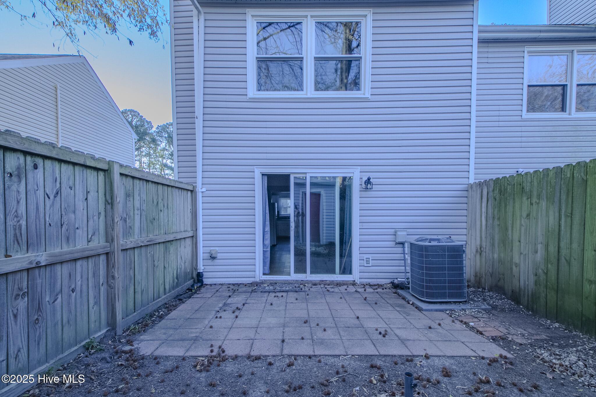 100545598 | Photo 23