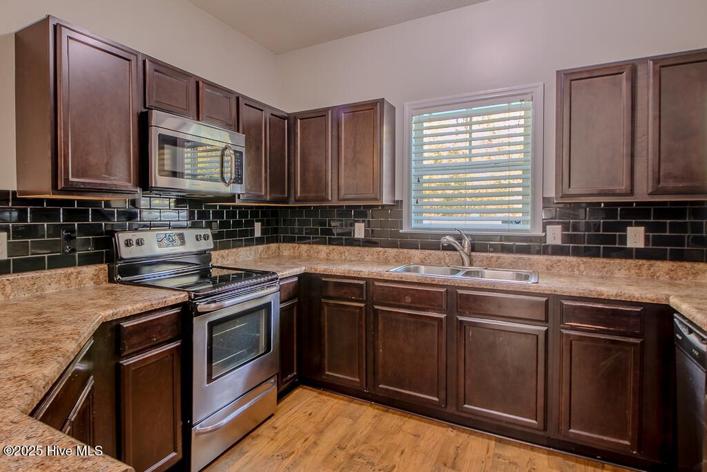 100545808 | Photo 14