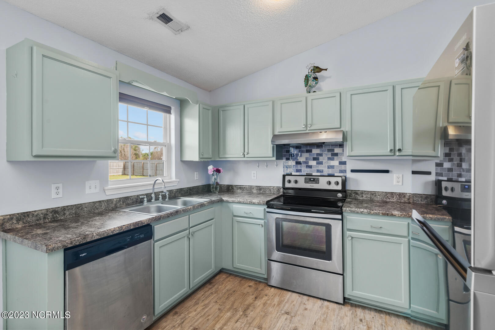 100542320 | Photo 15