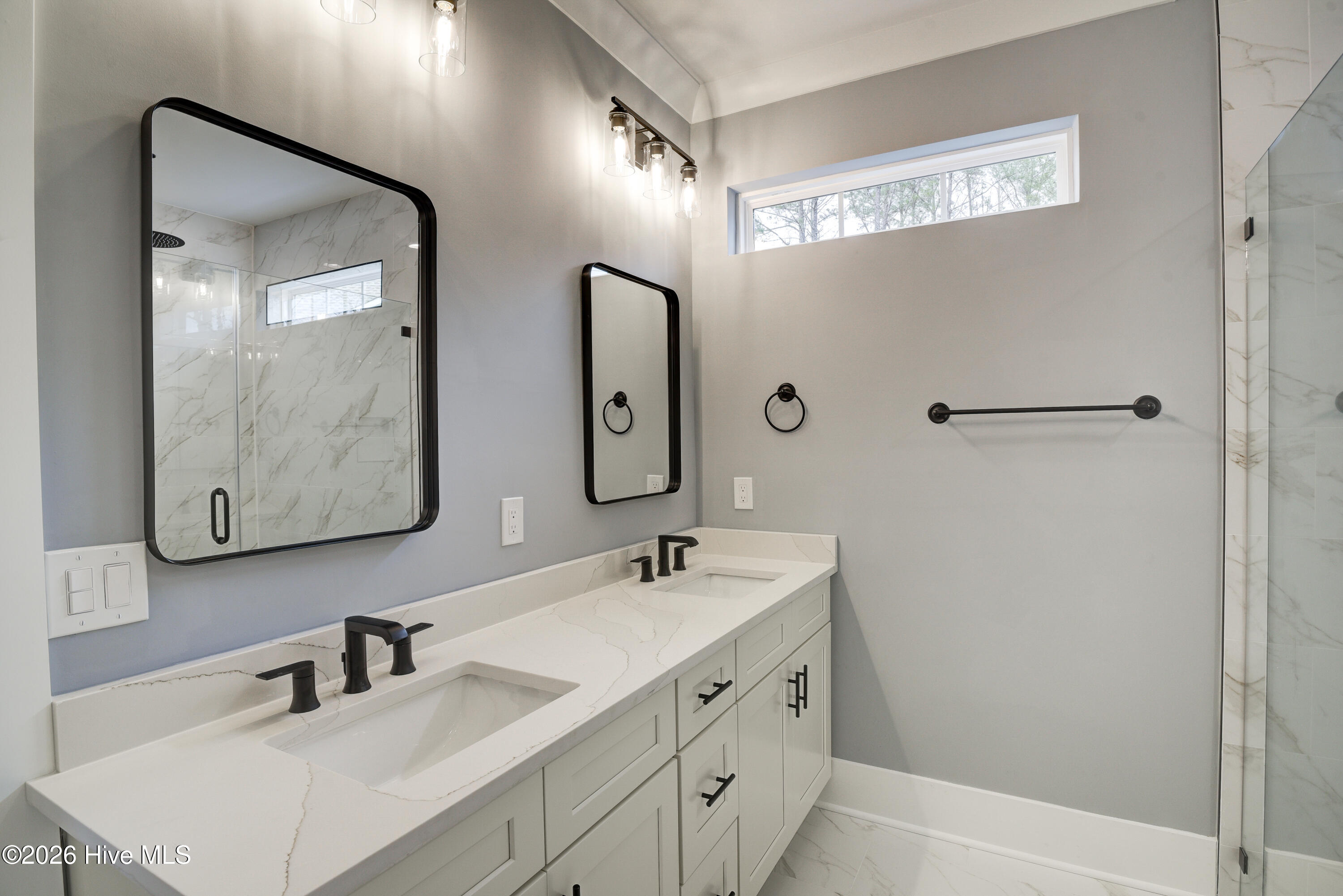 100557484 | Photo 37