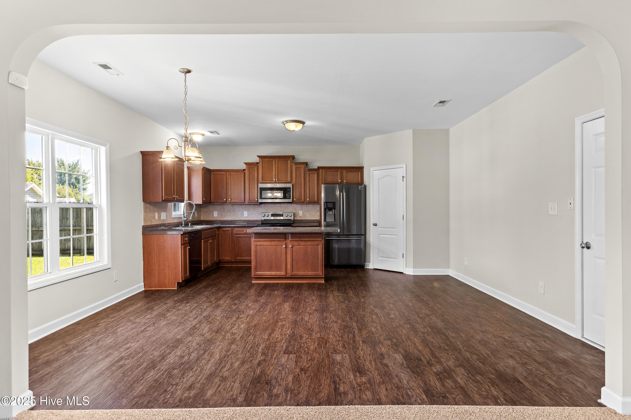 100534668 | Photo 12